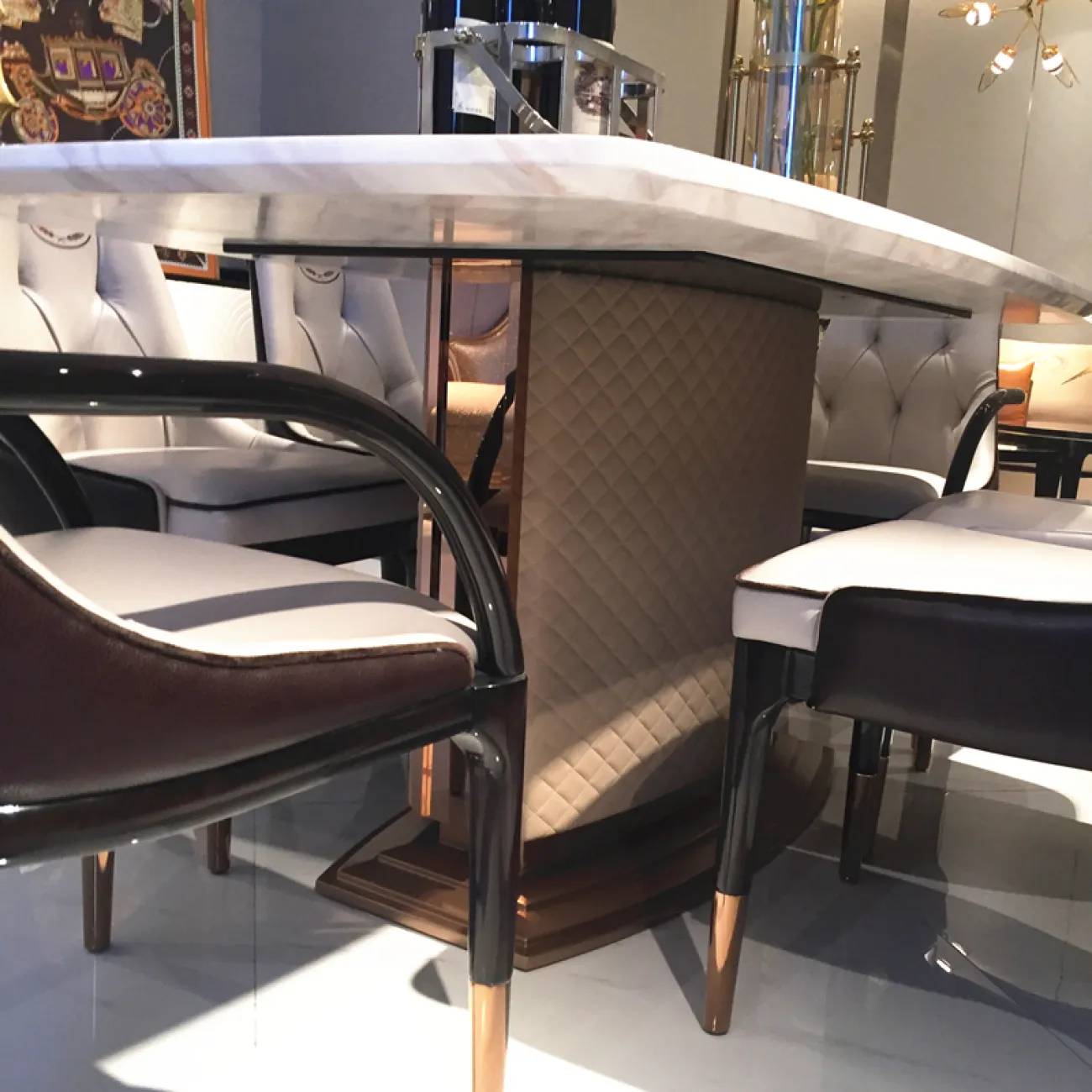 Обеденный стол с мраморной столешницей LaLume MB22342-23 Обеденный стол с мраморной столешницей LaLume MB22342-23