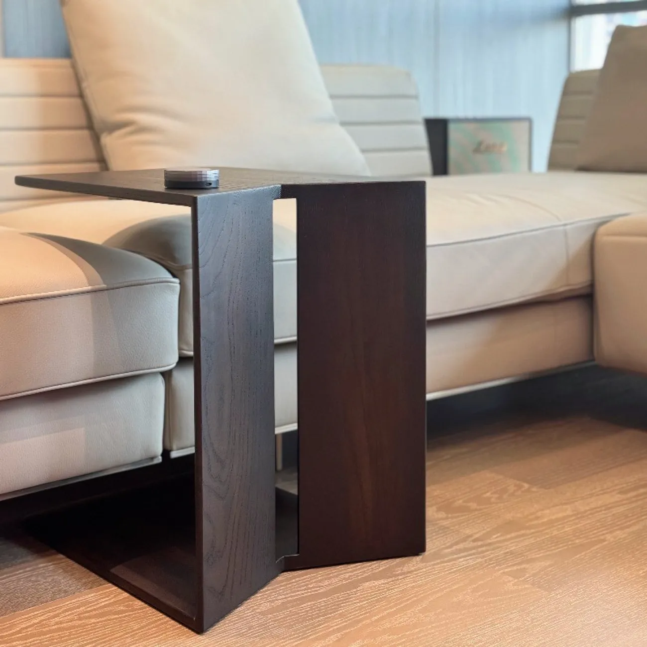 Кофейный столик Mizeo 37559-30 в минималистском стиле Кофейный столик Mizeo 37559-30 в минималистском стиле