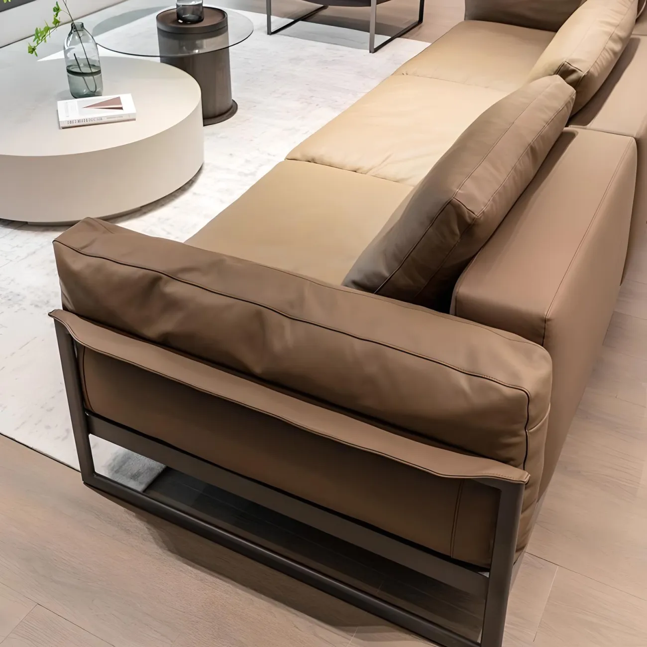 Итальянский диван Mizeo 37561-30 в минималистичный стиле