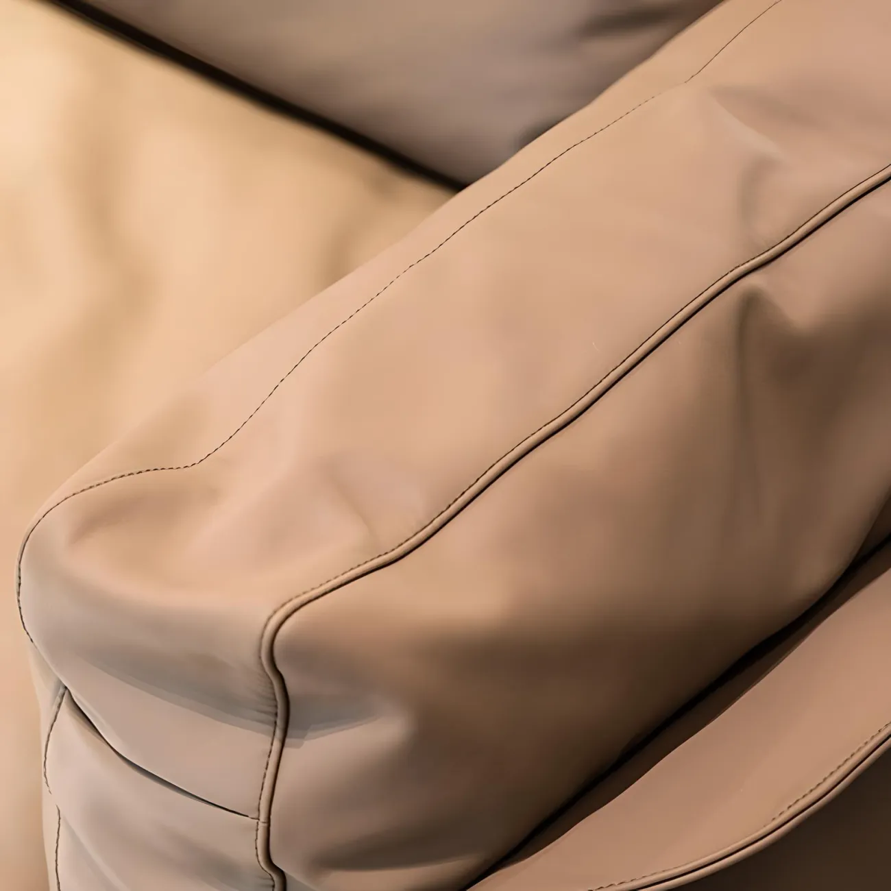 Итальянский диван Mizeo 37561-30 в минималистичный стиле