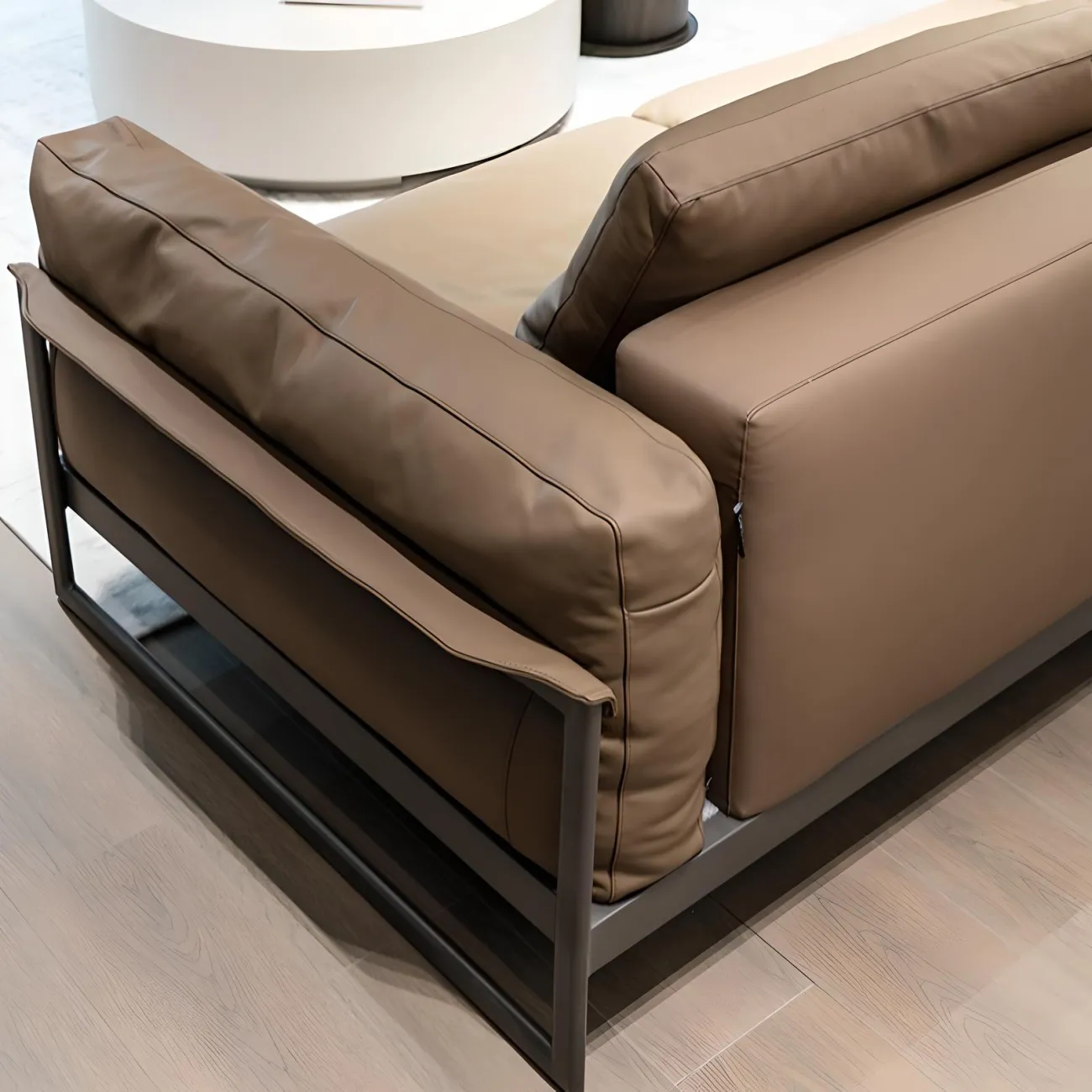 Итальянский диван Mizeo 37561-30 в минималистичный стиле