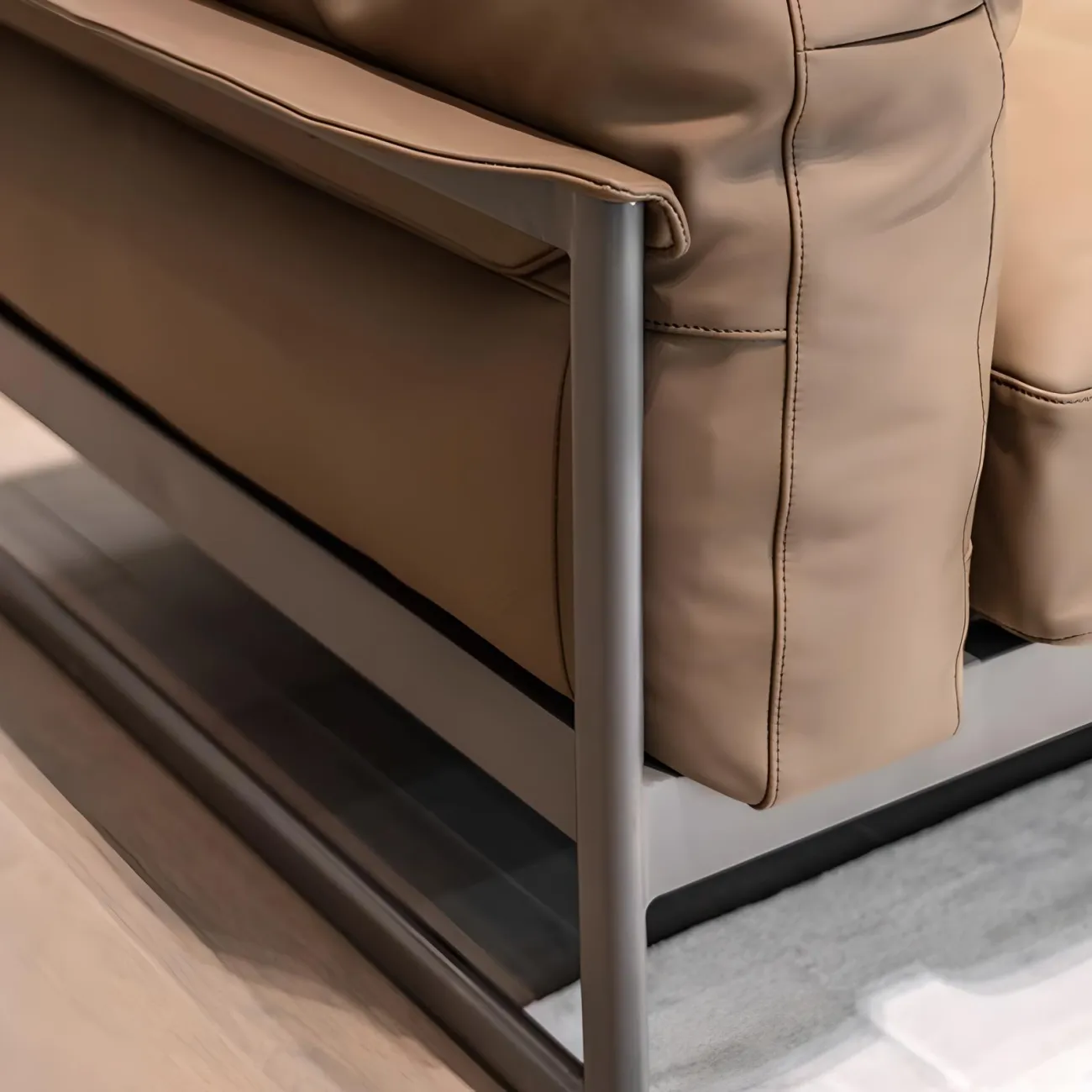 Итальянский диван Mizeo 37561-30 в минималистичный стиле