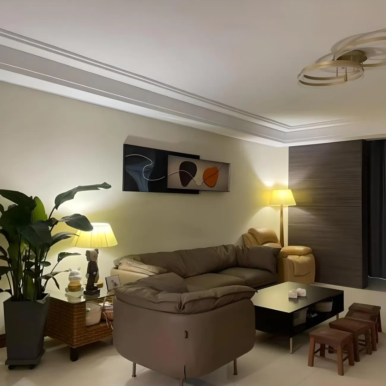 Итальянский кожаный диван Mizeo 37567-30 в минималистичном стиле Итальянский кожаный диван Mizeo 37567-30 в минималистичном стиле