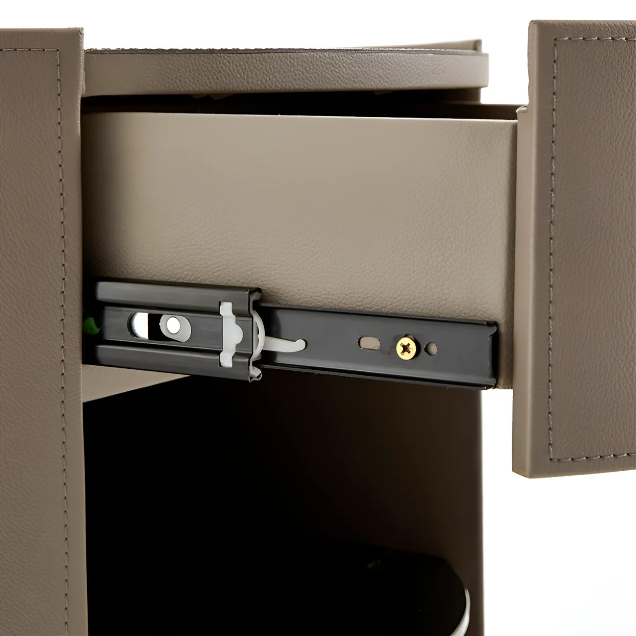 Итальянская прикроватная тумба Mizeo 37568-30 37568-30 в дизайнерском стиле Итальянская прикроватная тумба Mizeo 37568-30 37568-30 в дизайнерском стиле