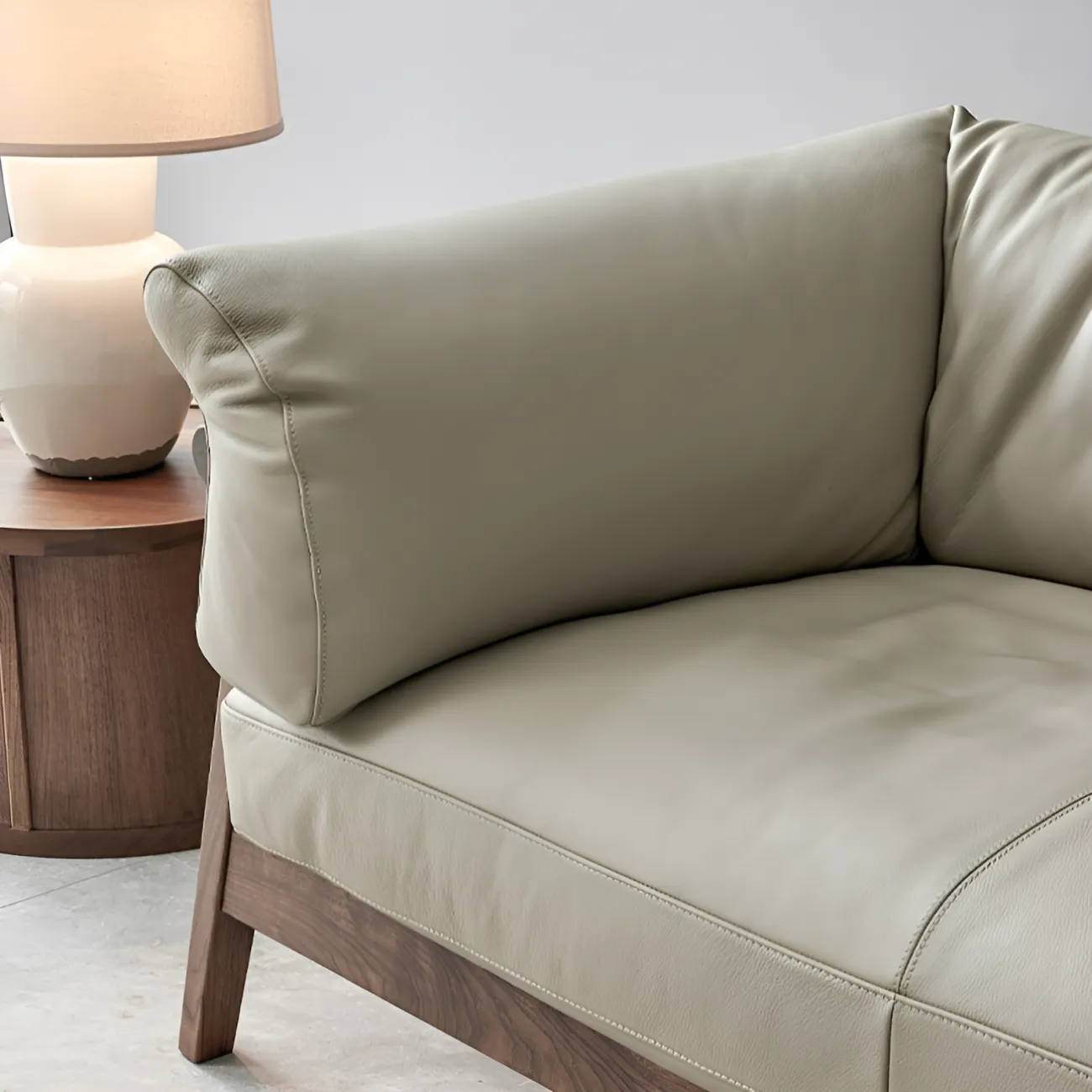 Итальянский диван Mizeo 37569-30 в дизайнерском стиле Итальянский диван Mizeo 37569-30 в дизайнерском стиле