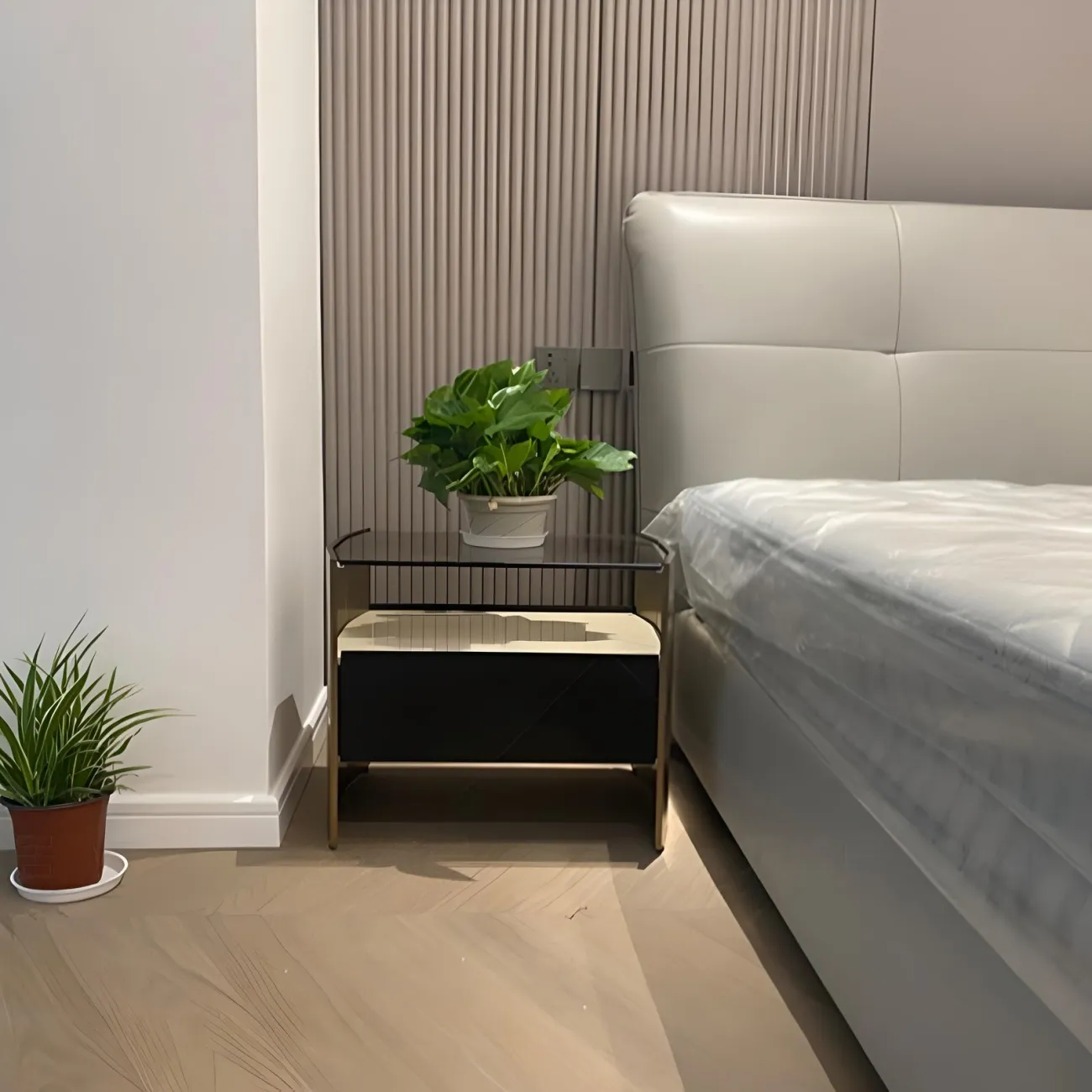 Мраморная прикроватная тумба Mizeo 37577-30 в стиле минимализм