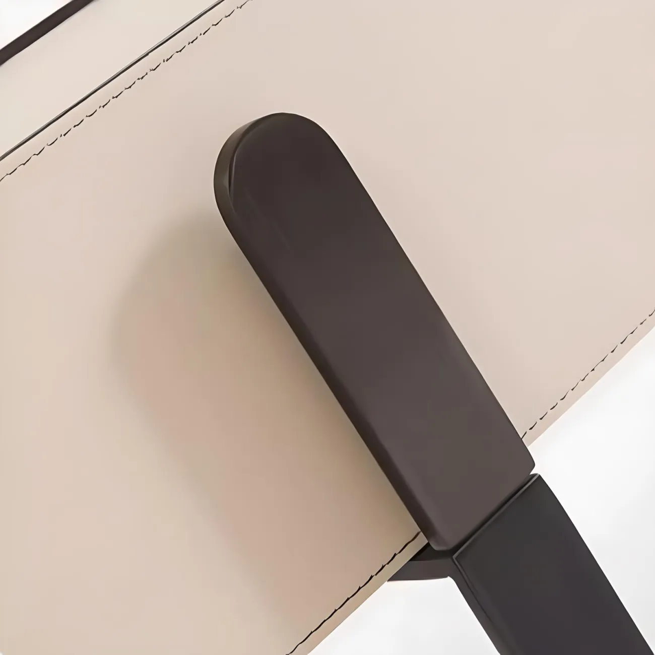 Дизайнерская прикроватная тумба AIJIAO 37584-30 в стиле минимализм Дизайнерская прикроватная тумба AIJIAO 37584-30 в стиле минимализм