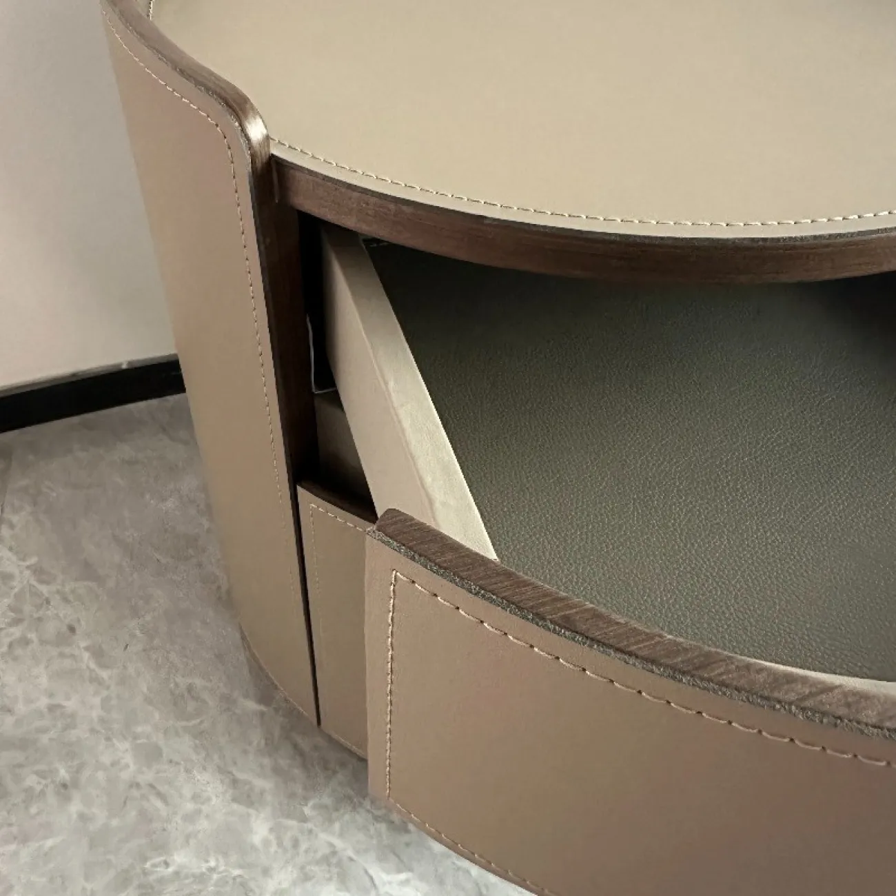 Круглая прикроватная тумба AIJIAO 37585-30 в стиле минимализм