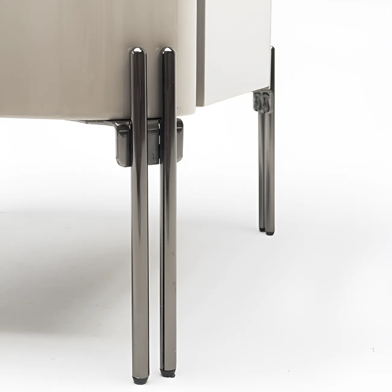 Итальянская прикроватная тумба AIJIAO 37590-30 в современном стиле Итальянская прикроватная тумба AIJIAO 37590-30 в современном стиле