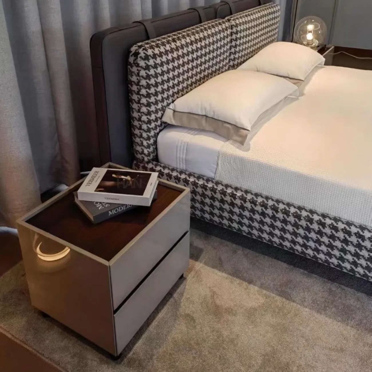 Итальянская прикроватная тумба AIJIAO 37591-30 в минималистичном стиле