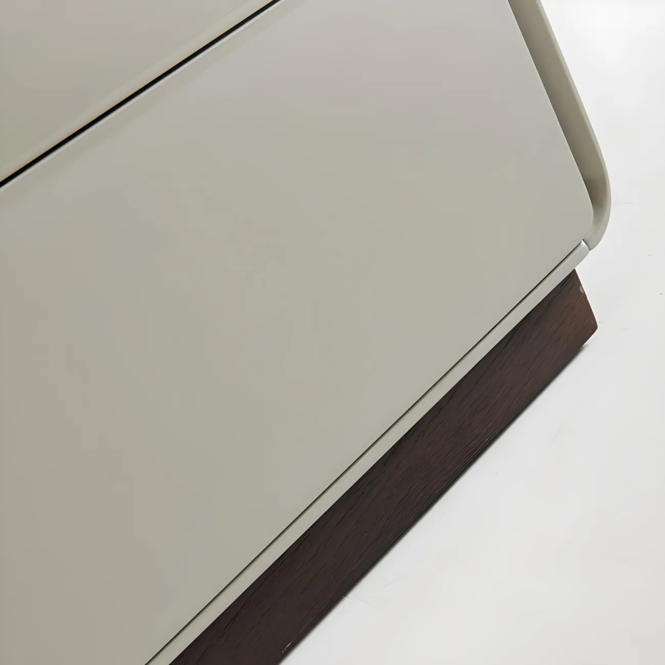 Итальянская прикроватная тумба AIJIAO 37609-30 в минималистическом стиле Итальянская прикроватная тумба AIJIAO 37609-30 в минималистическом стиле