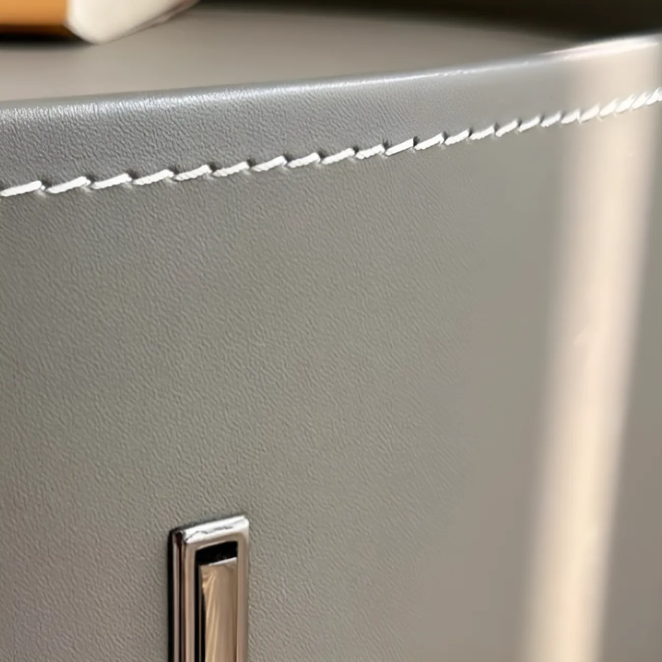 Высококачественная прикроватная тумба AIJIAO 37614-30 в современном стиле Высококачественная прикроватная тумба AIJIAO 37614-30 в современном стиле