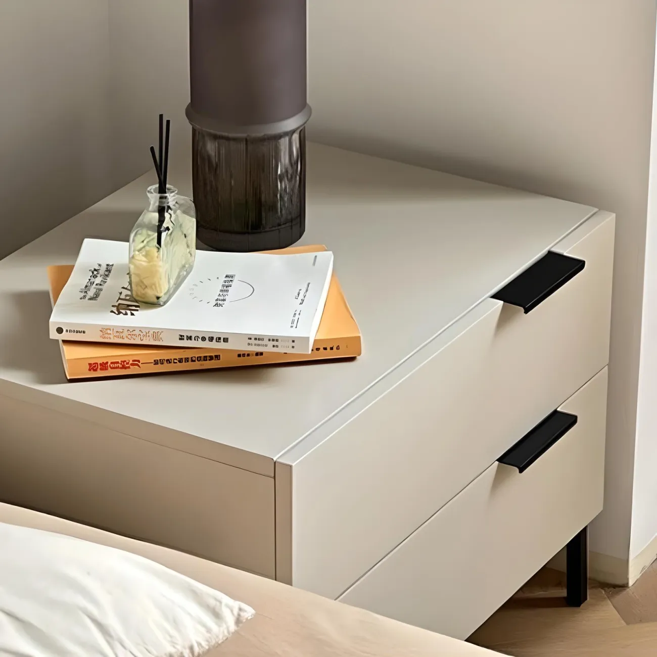 Современная прикроватная тумба AIJIAO 37619-30 в дизайнерском стиле