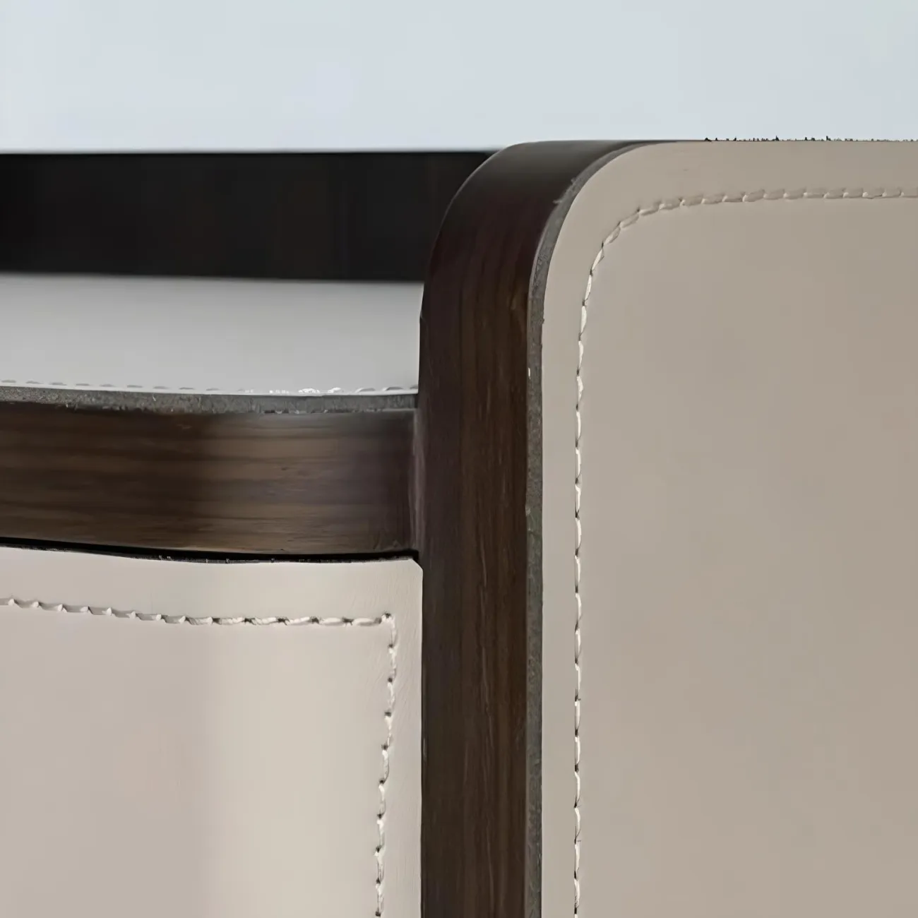 Итальянская прикроватная тумба AIJIAO 37623-30 в минималистичном стиле