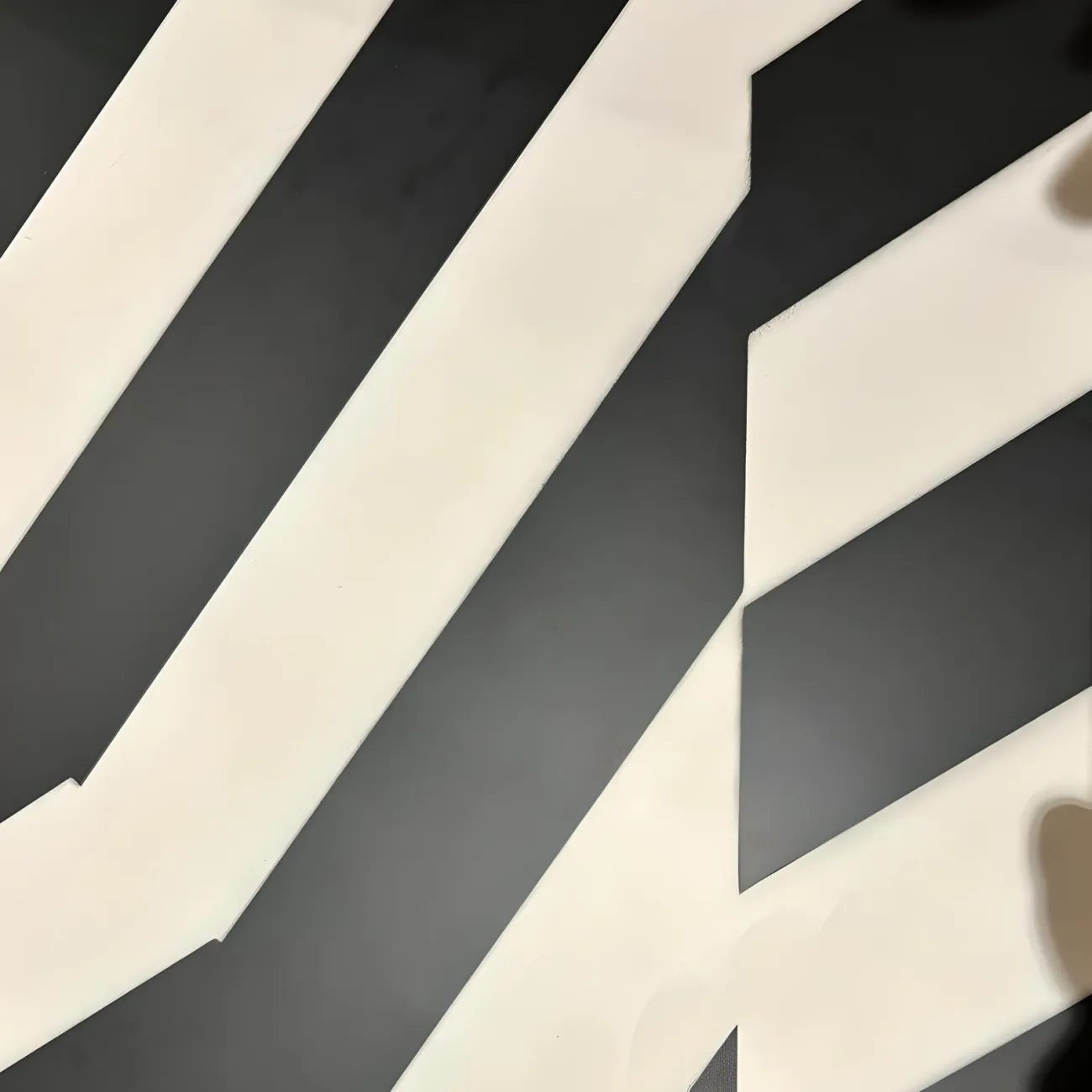 Прикроватный журнальный столик Mufandi 37652-30 в современном стиле Прикроватный журнальный столик Mufandi 37652-30 в современном стиле