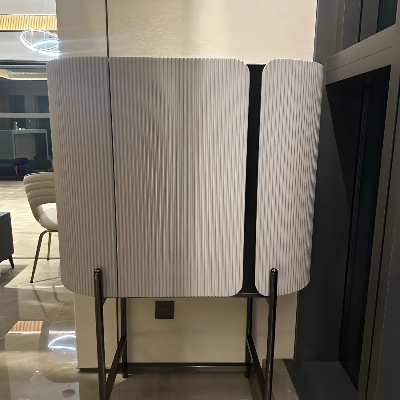 Современный шкаф Mufandi 37662-30 в минималистичном стиле 