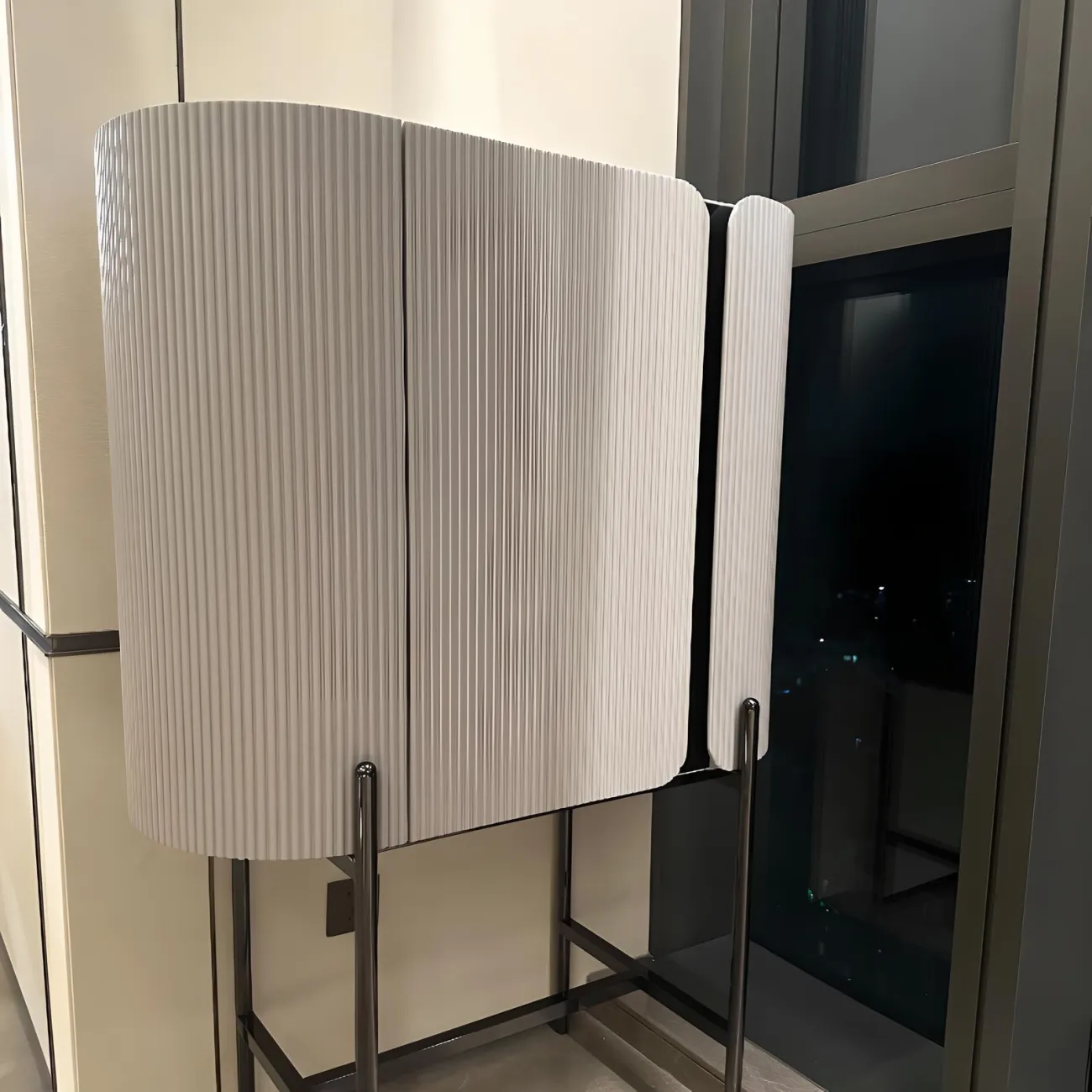 Современный шкаф Mufandi 37662-30 в минималистичном стиле 