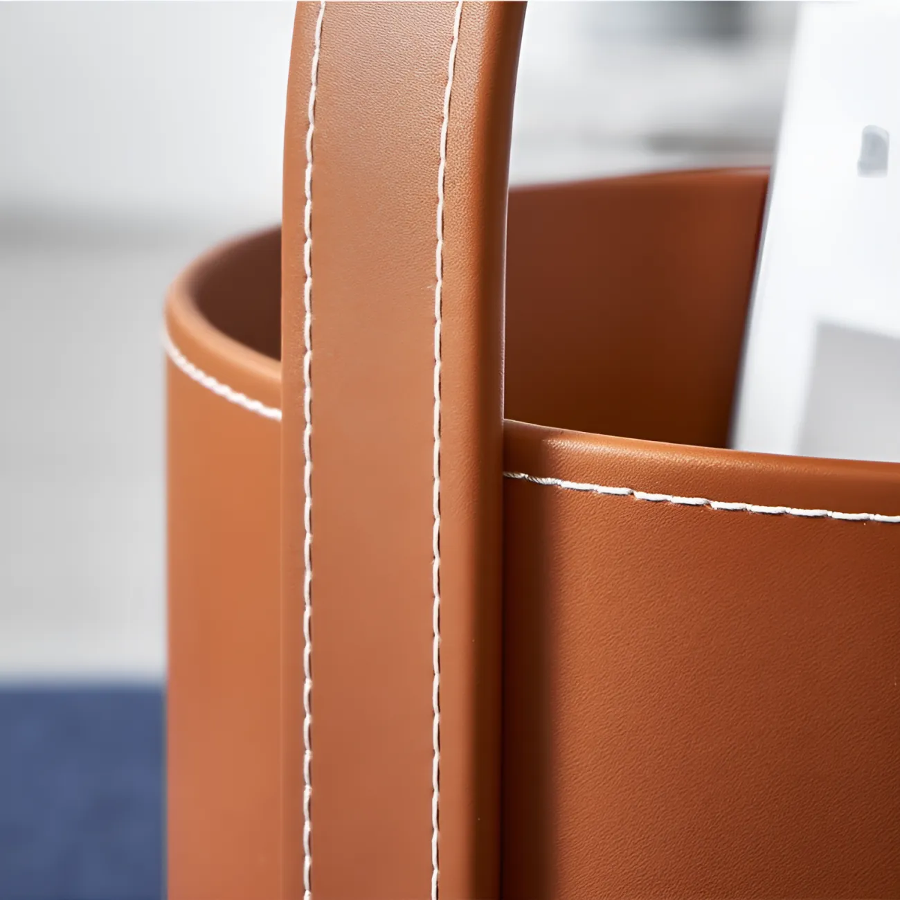 Итальянская прикроватная тумба NORE HOUSE 37671-30 в дизайнерском стиле 