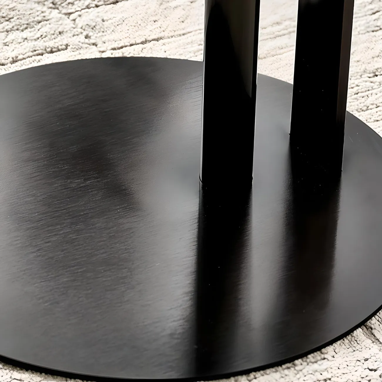 Приставной кофейный столик NORE HOUSE 37672-30 в минималистичном стиле Приставной кофейный столик NORE HOUSE 37672-30 в минималистичном стиле