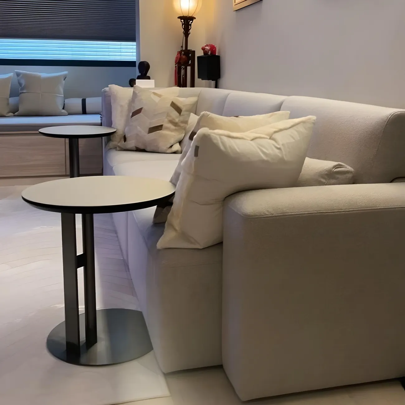 Приставной кофейный столик NORE HOUSE 37672-30 в минималистичном стиле 