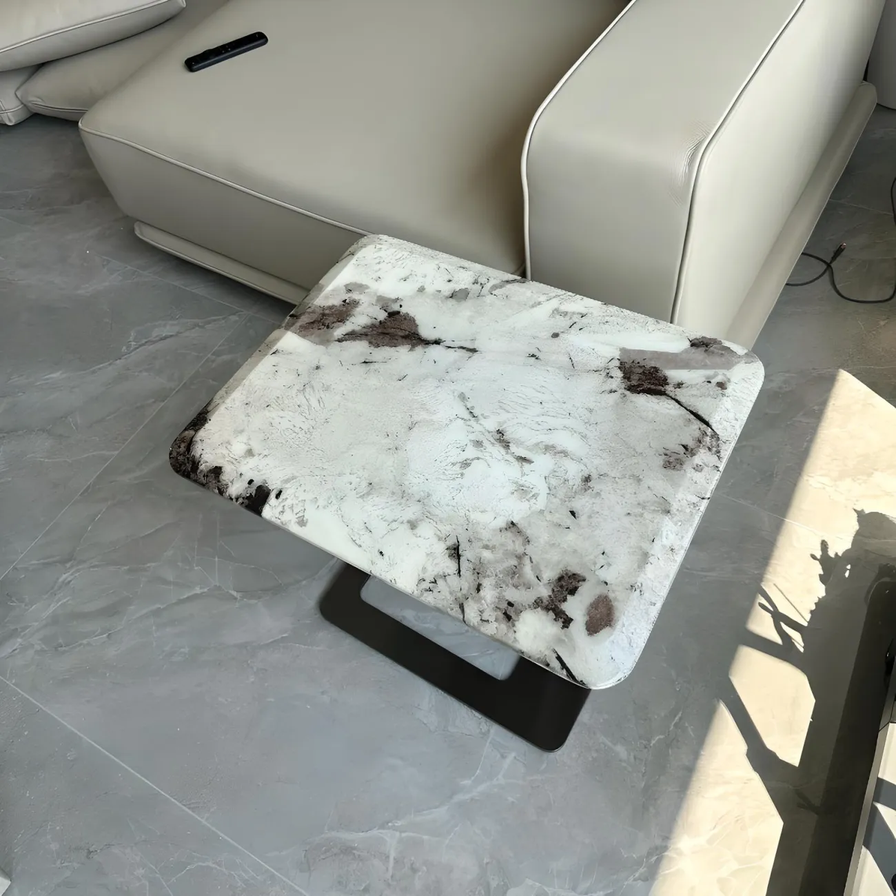 Приставной кофейный столик NORE HOUSE 37674-30 в современном стиле 