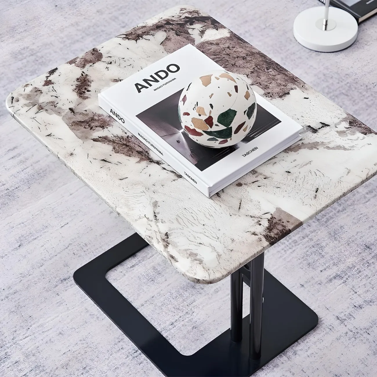 Приставной кофейный столик NORE HOUSE 37674-30 в современном стиле 