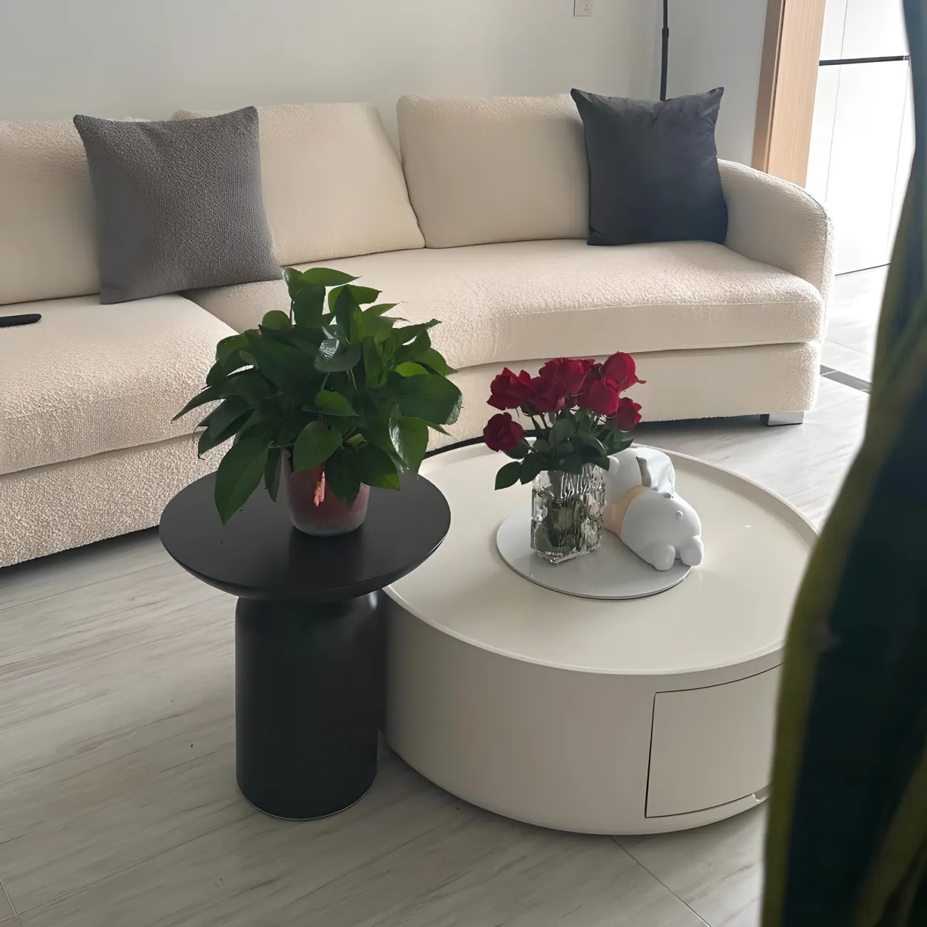 Дизайнерский журнальный столик NORE HOUSE 37678-30 в современном стиле 