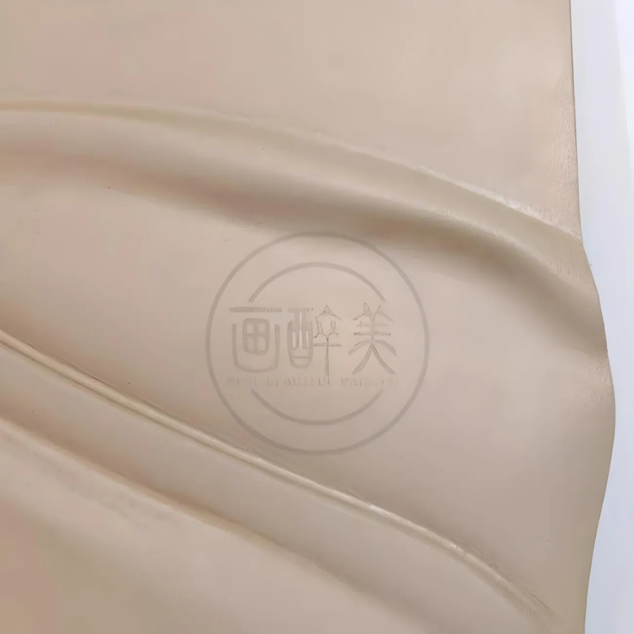 Однотонная минималистичная рельефная картина "Пьяная красавица" 37862-30