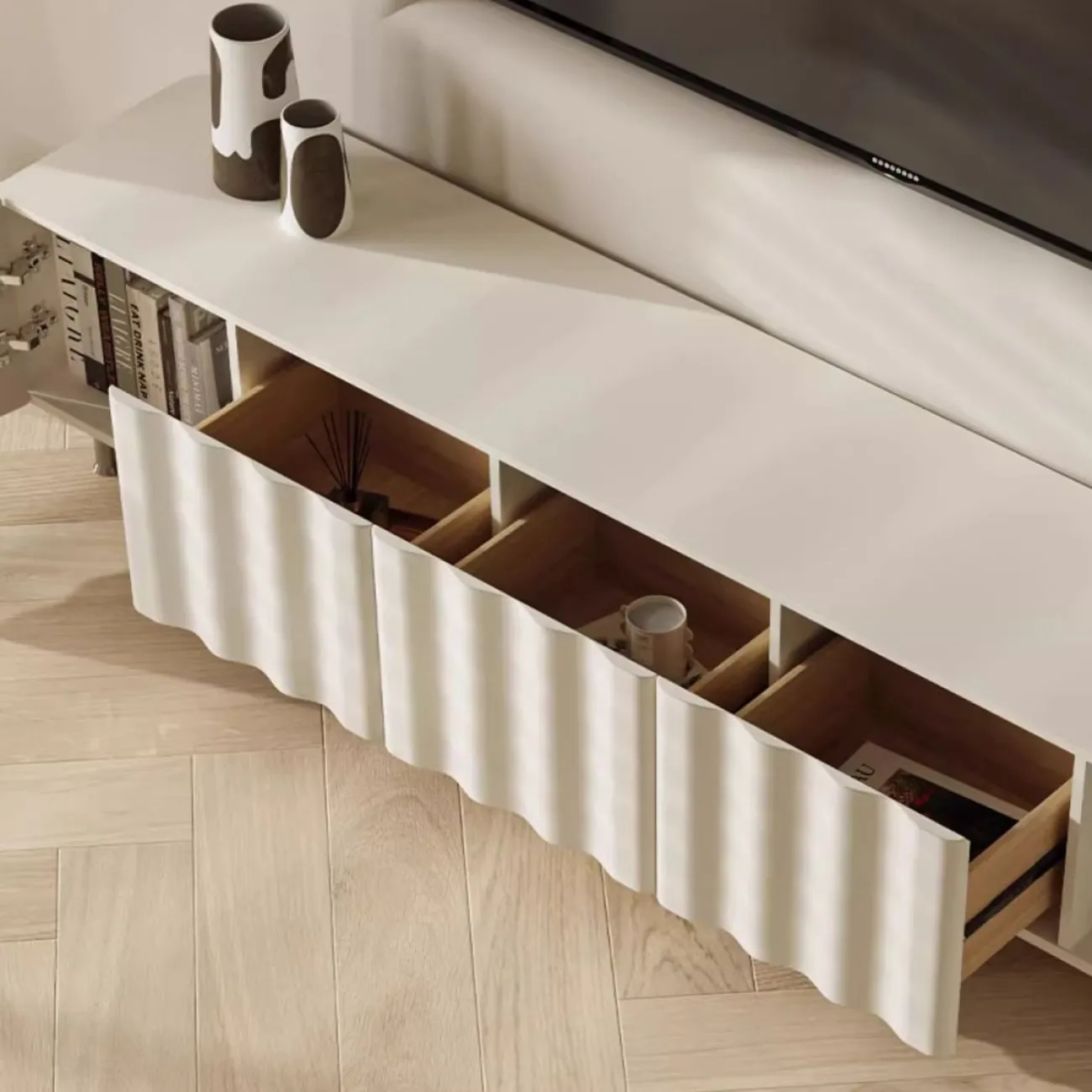 Роскошная кремовая тумба под телевизора Purple Leaf 35933-29