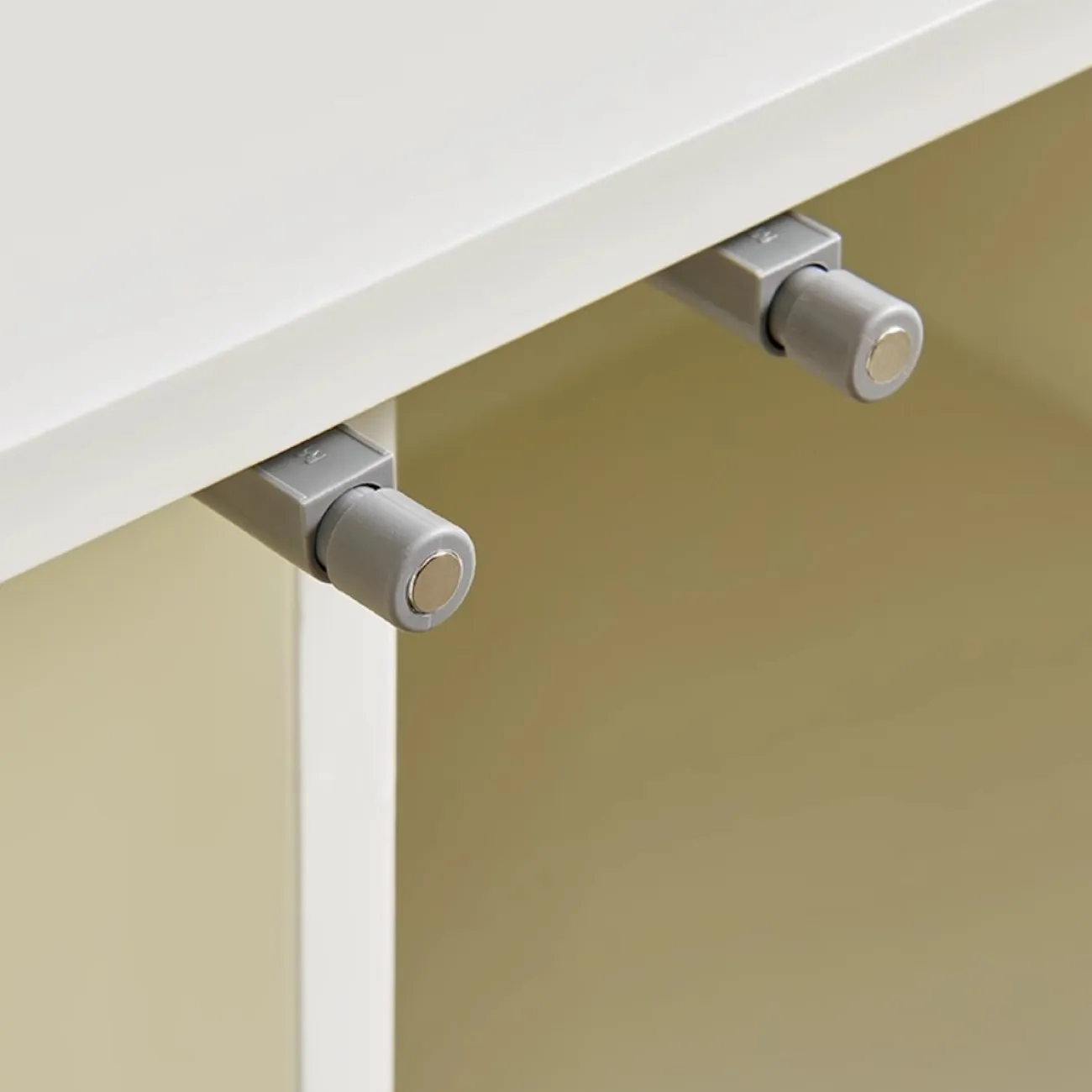 Тумба для телевизора в бело-кремовом стиле из массива дерева Purple Leaf 35937-29 Тумба для телевизора в бело-кремовом стиле из массива дерева Purple Leaf 35937-29