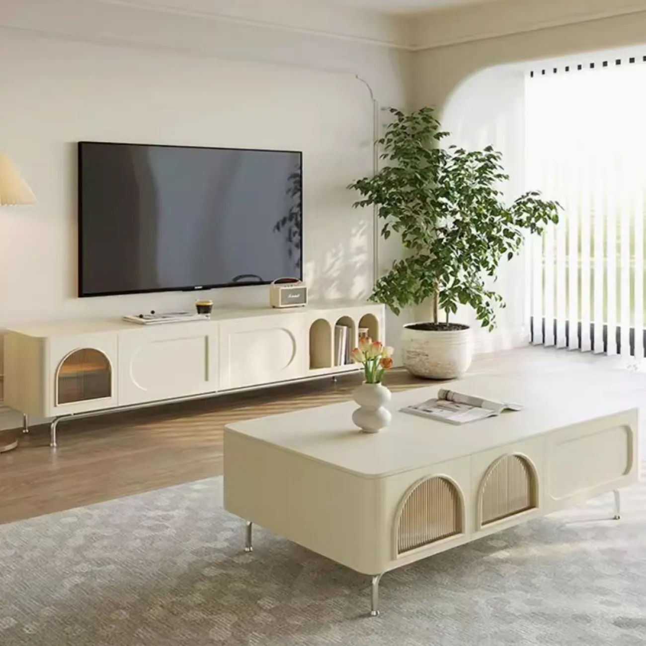 Тумба для телевизора в бело-кремовом стиле Purple Leaf 35940-29 Тумба для телевизора в бело-кремовом стиле Purple Leaf 35940-29