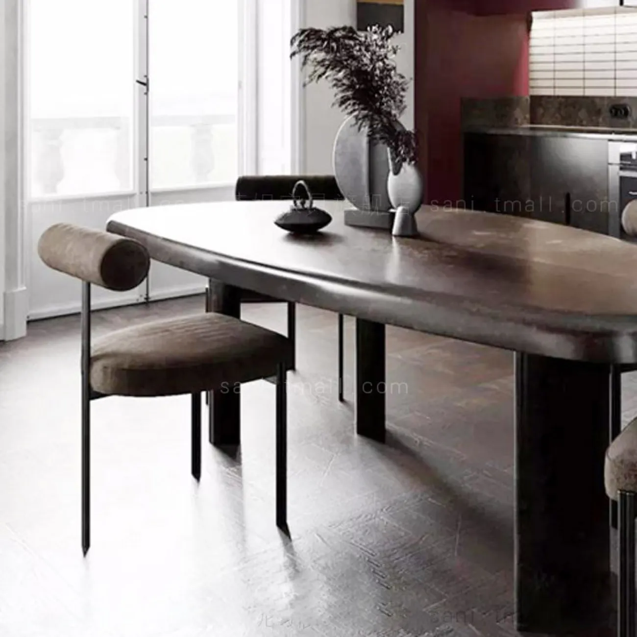 Овальный длинный обеденный стол из массива дерева MAJESTIC 37310-29 Овальный длинный обеденный стол из массива дерева MAJESTIC 37310-29