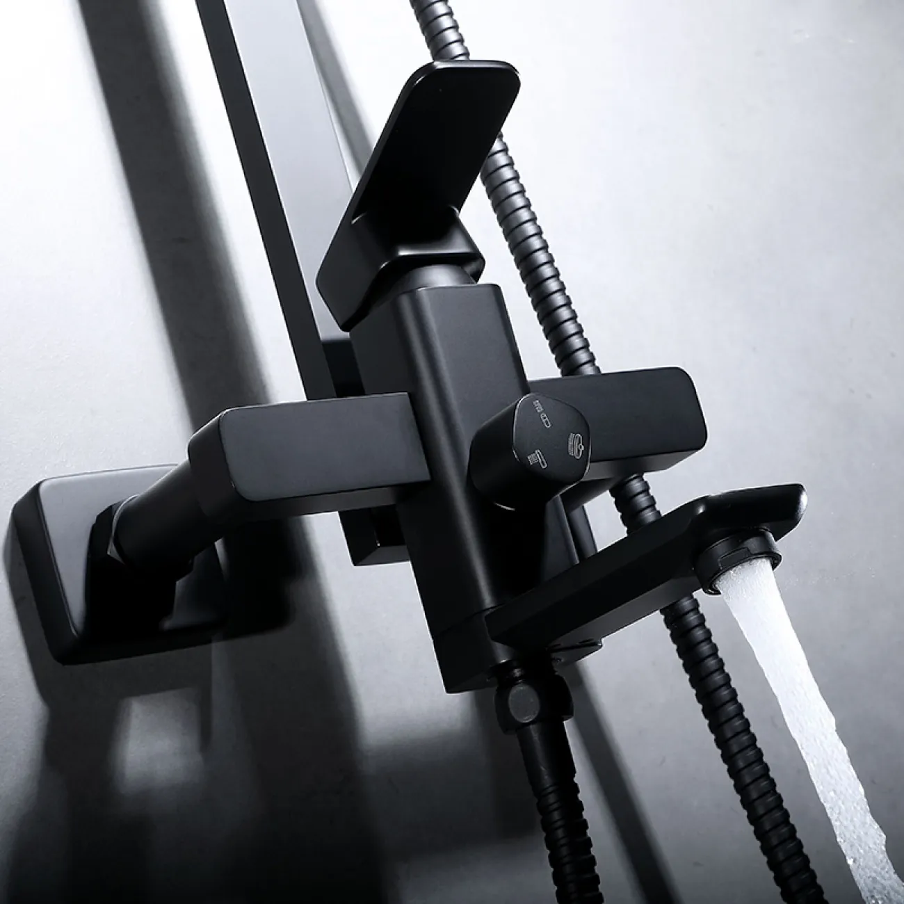 Классический смеситель с тропическим душем для ванной в Скандинавском стиле LaLume MB21136-23