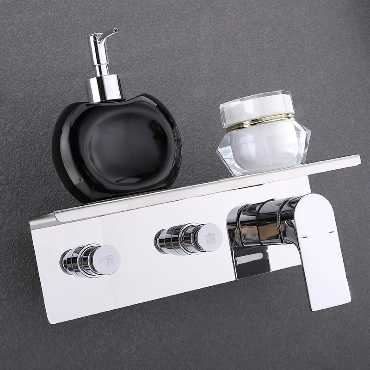 Креативный смеситель с полкой и тропическим душем для ванной в Скандинавском стиле LaLume MB21140-23 Креативный смеситель с полкой и тропическим душем для ванной в Скандинавском стиле LaLume MB21140-23