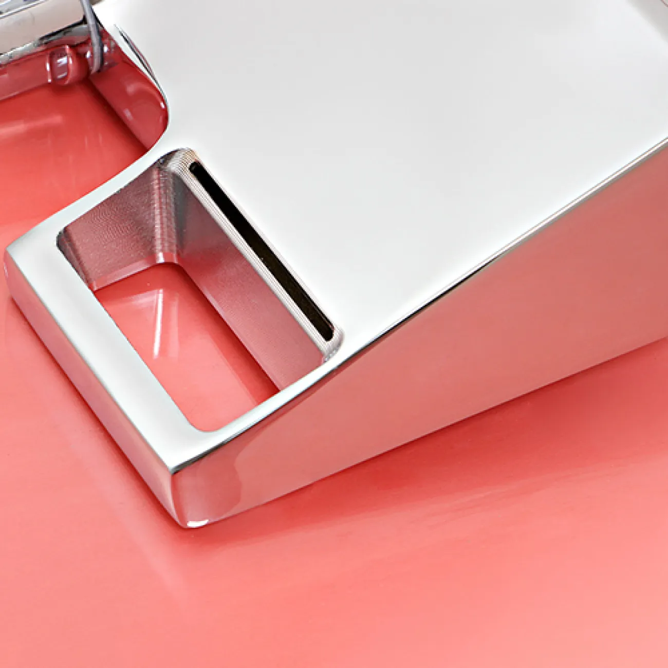 Водопадный латунный смеситель с тропическим душем для ванной в Современном стиле LaLume MB21143-23