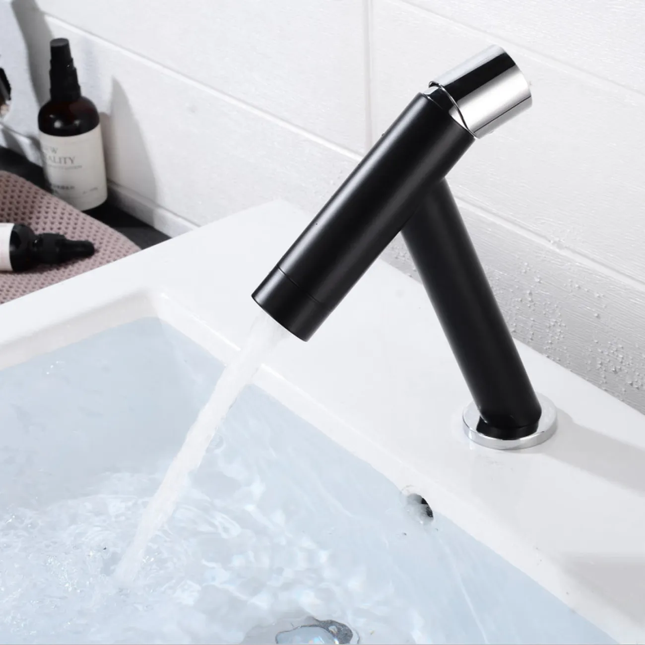 Креативный латунный смеситель для умывальника в Современном стиле LaLume MB21148-23