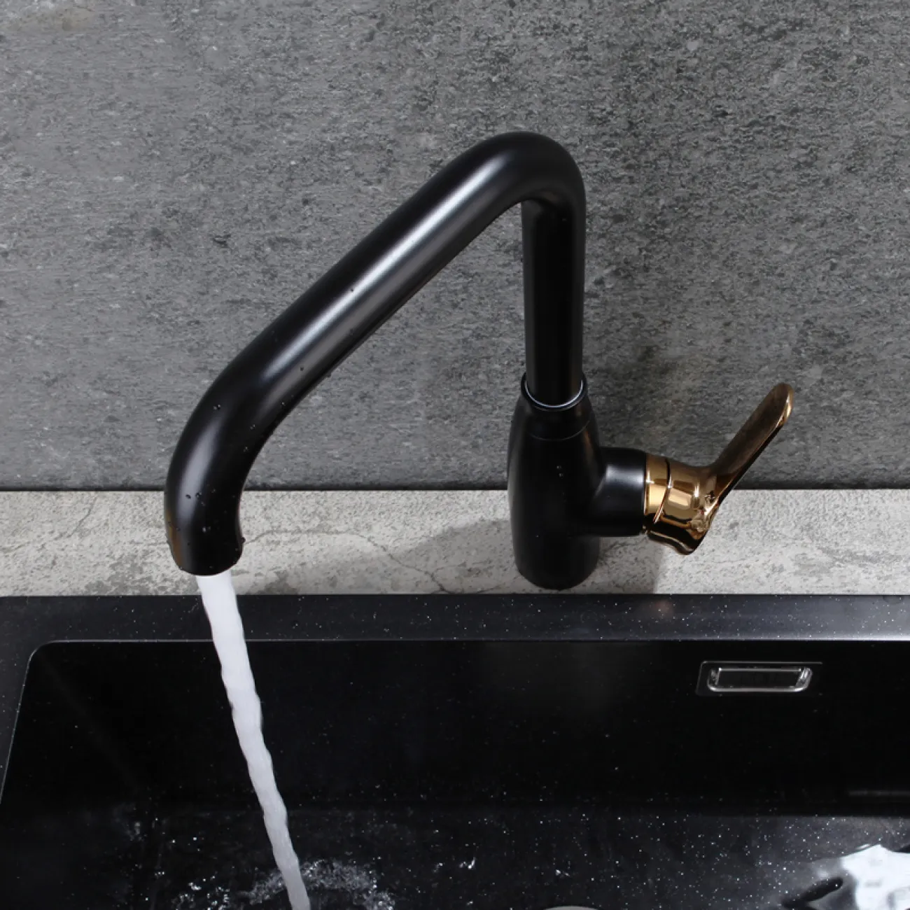 Минималистичный латунный смеситель для кухни в Современном стиле LaLume MB21149-23