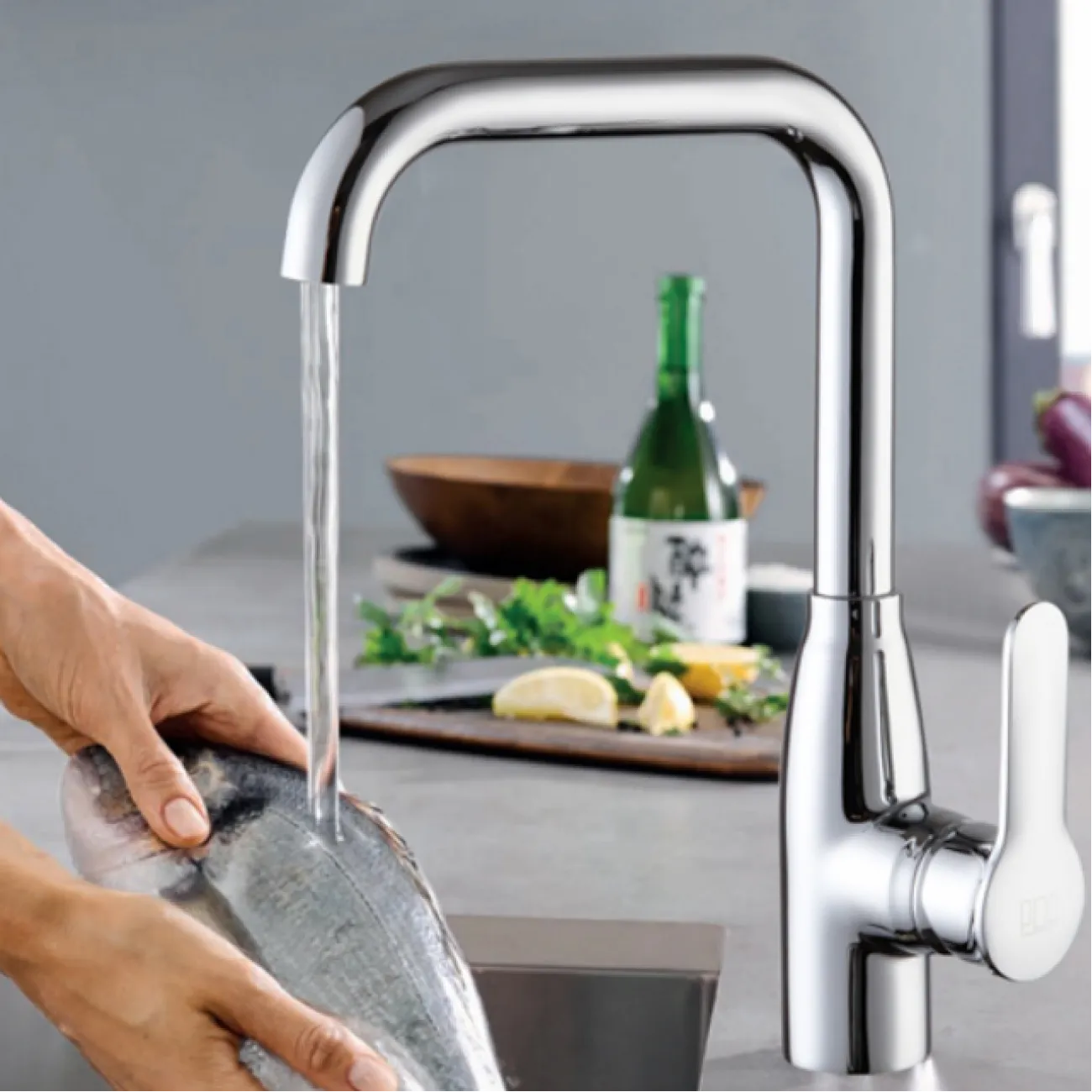 Минималистичный латунный смеситель для кухни в Современном стиле LaLume MB21149-23