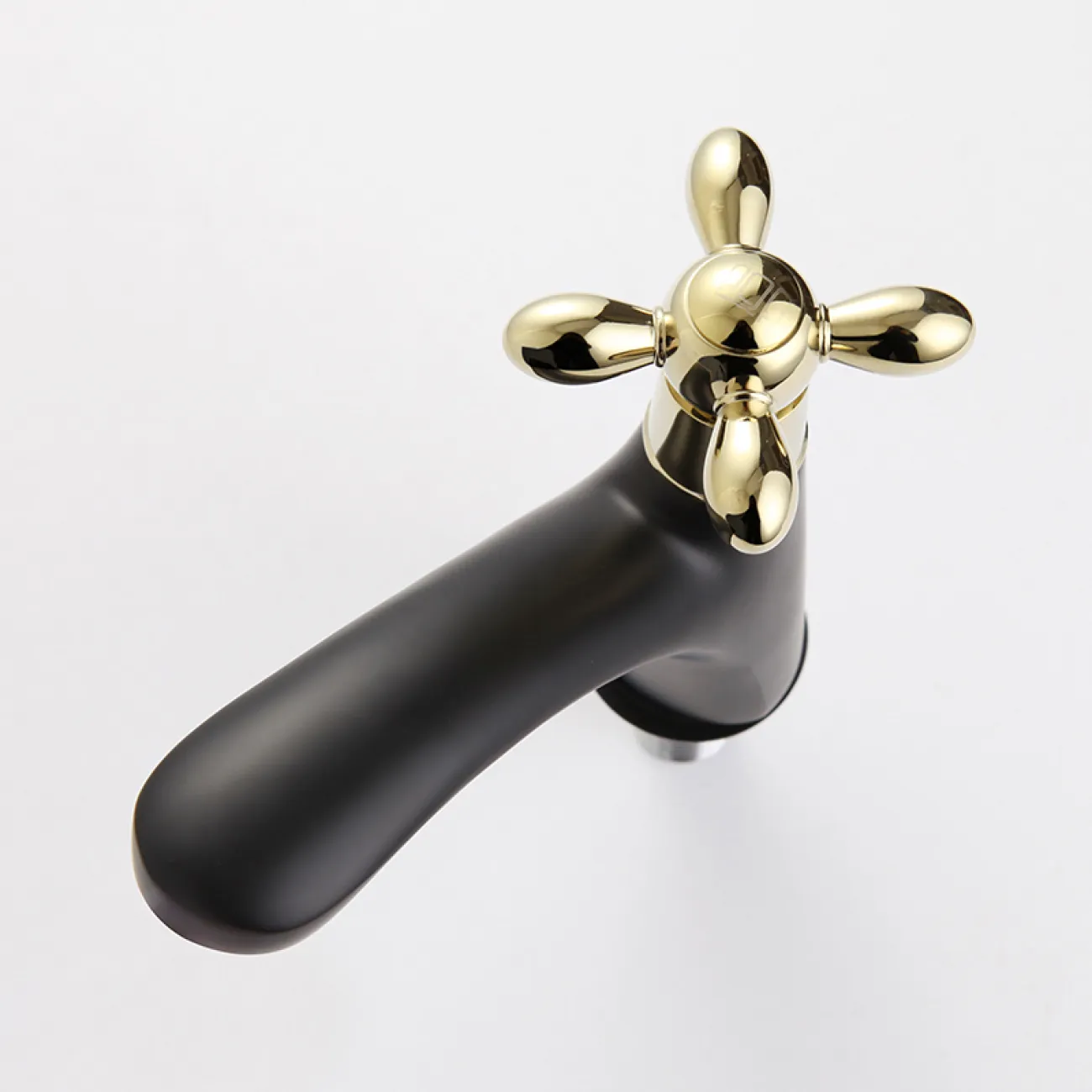 Креативный латунный смеситель для умывальника в Современном стиле LaLume MB21153-23