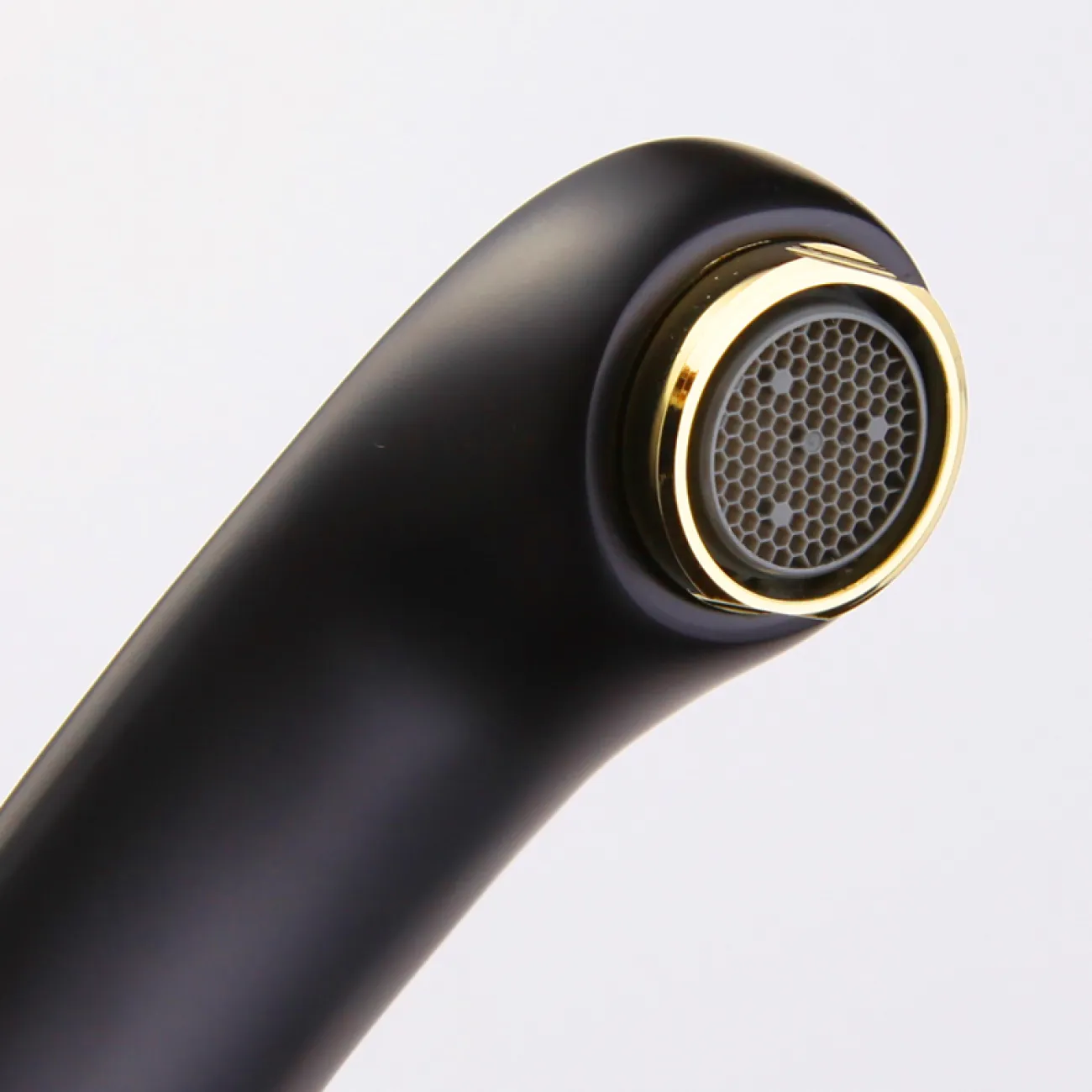 Креативный латунный смеситель для умывальника в Современном стиле LaLume MB21153-23 Креативный латунный смеситель для умывальника в Современном стиле LaLume MB21153-23