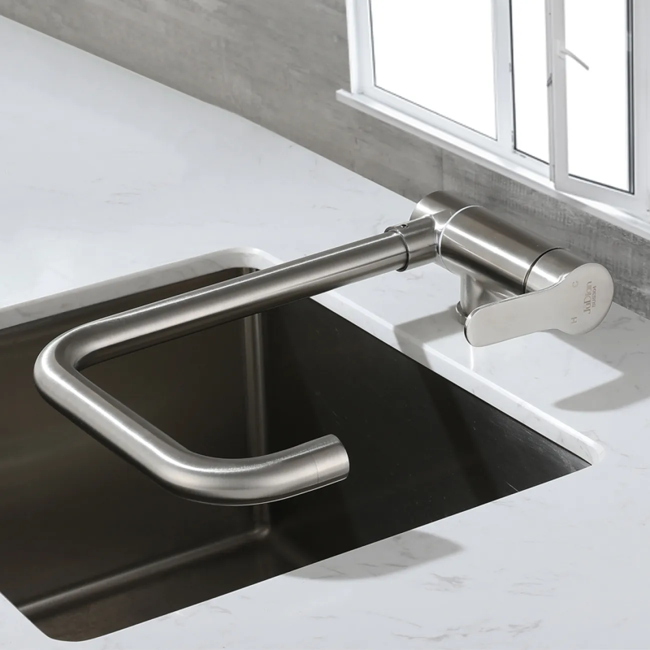 Минималистичный стальной смеситель для кухни в Современном стиле LaLume MB21161-23 Минималистичный стальной смеситель для кухни в Современном стиле LaLume MB21161-23