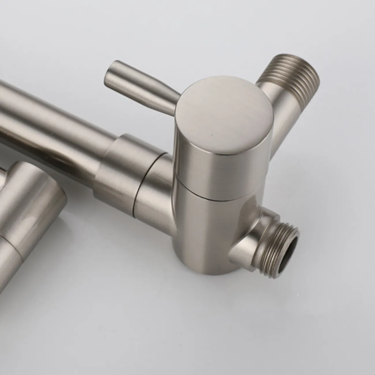 Креативный латунный смеситель с подключением стиральной машини для ванной в Современном стиле LaLume MB21162-23