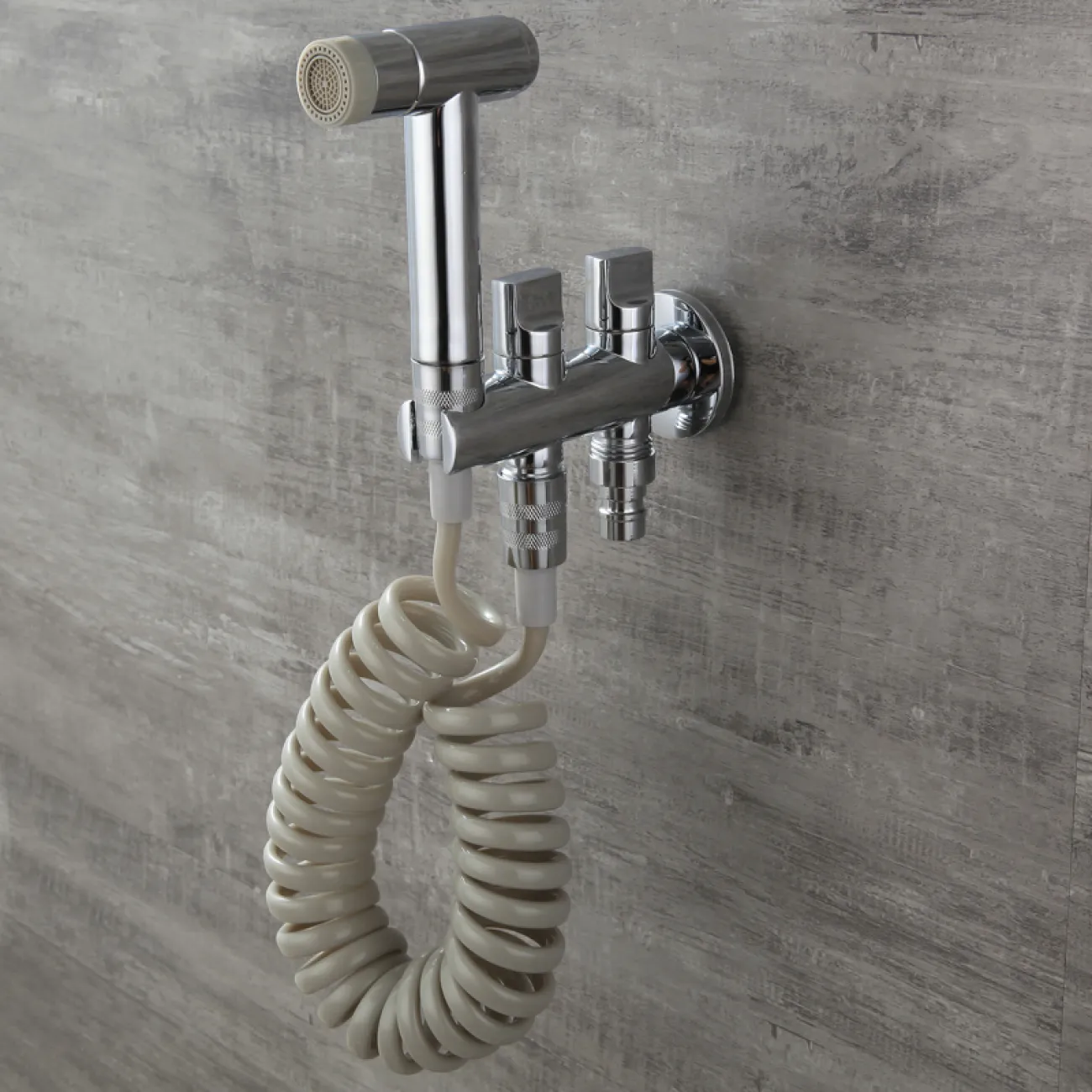 Минималистичный латунный смеситель с гигиеническим душем для ванной в Современном стиле LaLume MB21165-23 Минималистичный латунный смеситель с гигиеническим душем для ванной в Современном стиле LaLume MB21165-23