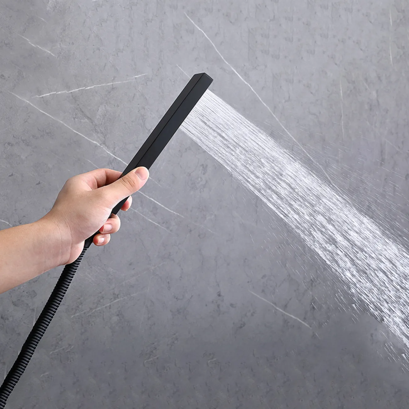 Роскошный латунный смеситель с тропическим душем для ванной в Современном стиле LaLume MB21171-23