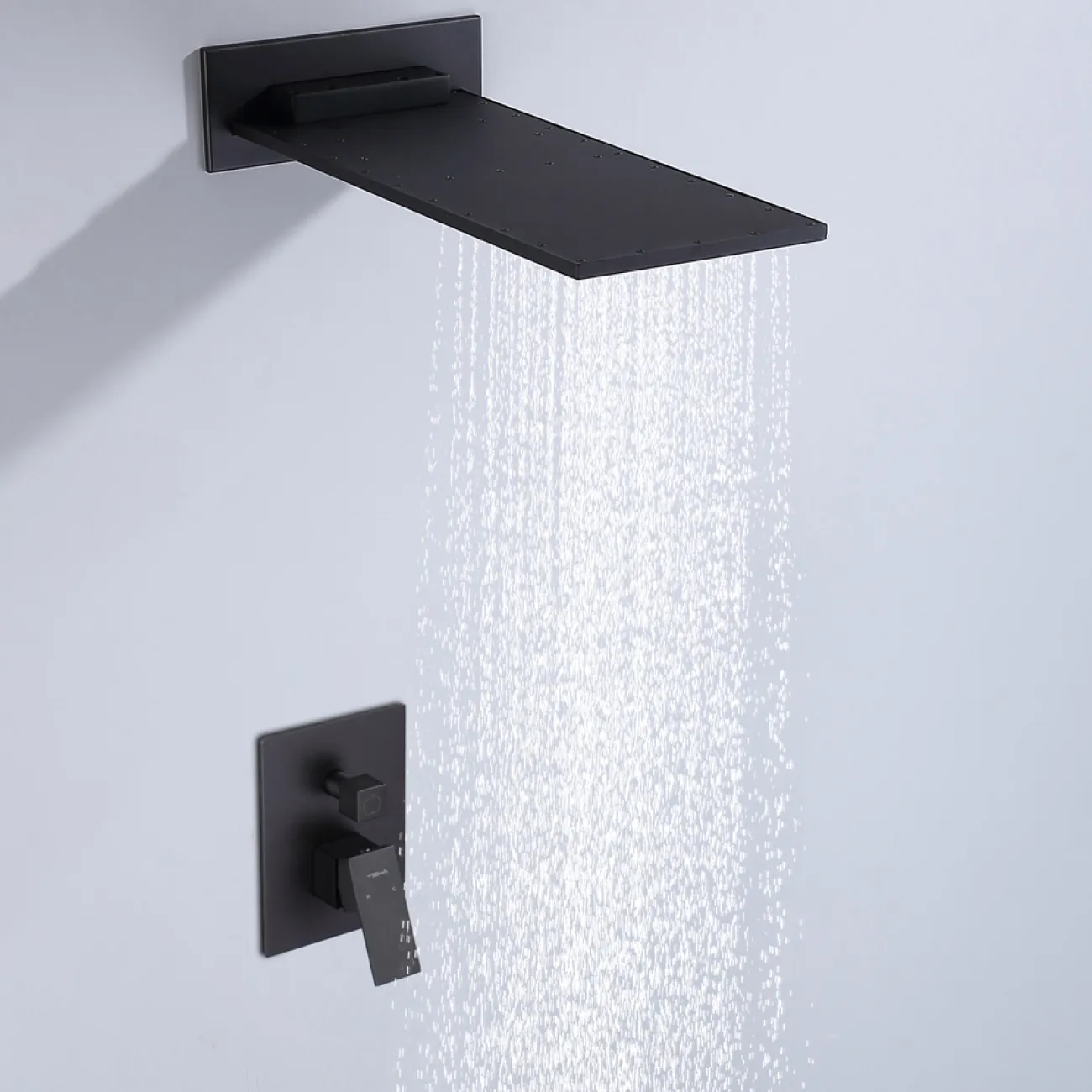 Минималистичный латунный смеситель с тропическим душем для ванной в Современном стиле LaLume MB21174-23