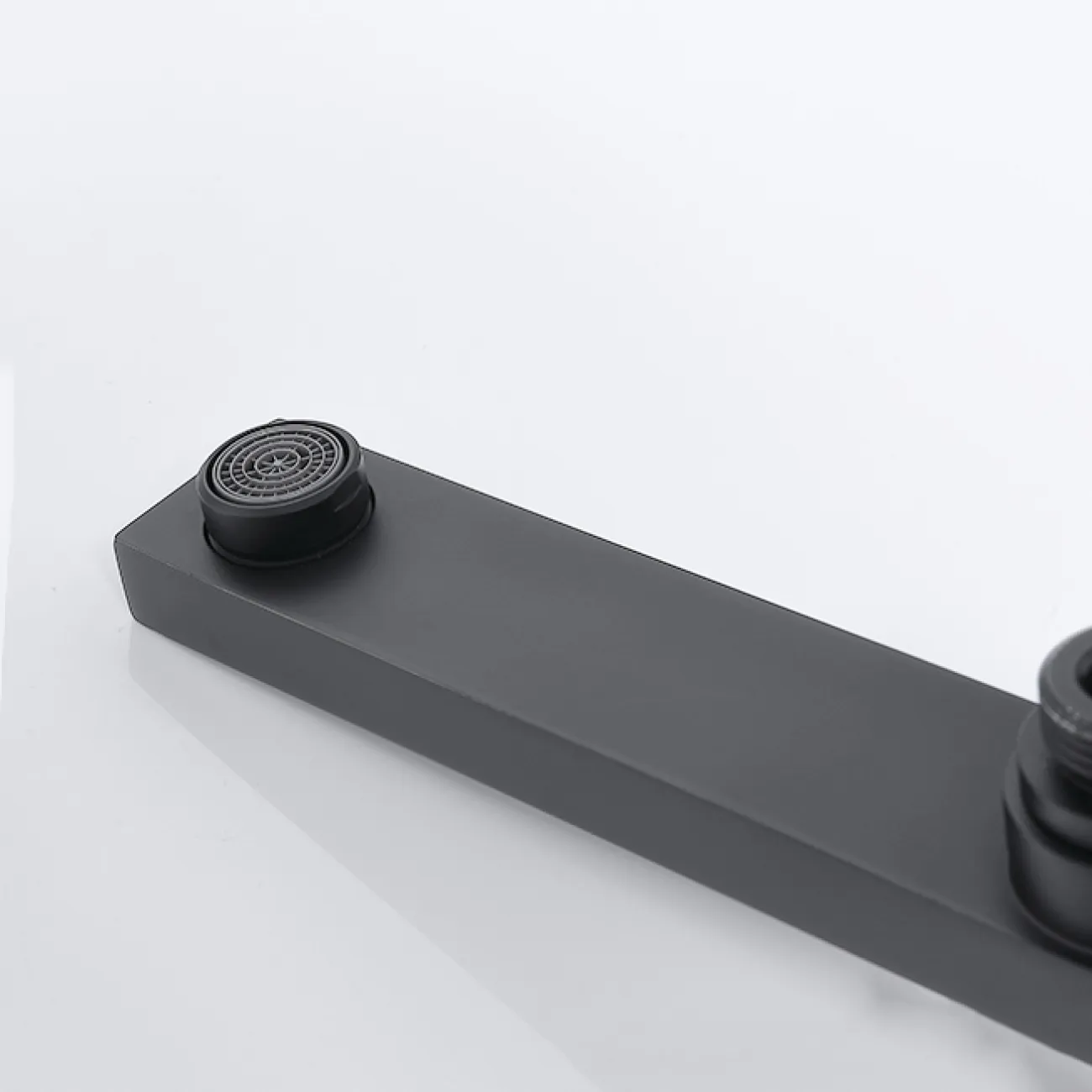 Изящный латунный смеситель с тропическим душем для ванной в Современном стиле LaLume MB21175-23