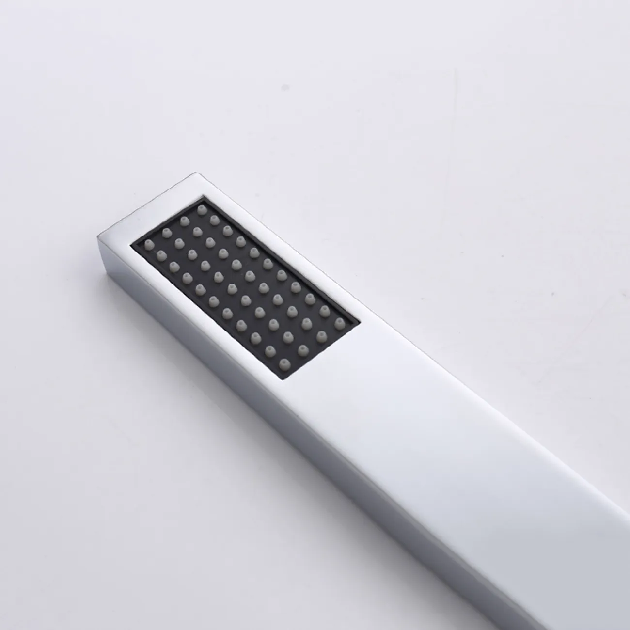 Минималистичный латунный смеситель с тропическим душем для ванной в Современном стиле LaLume MB21176-23