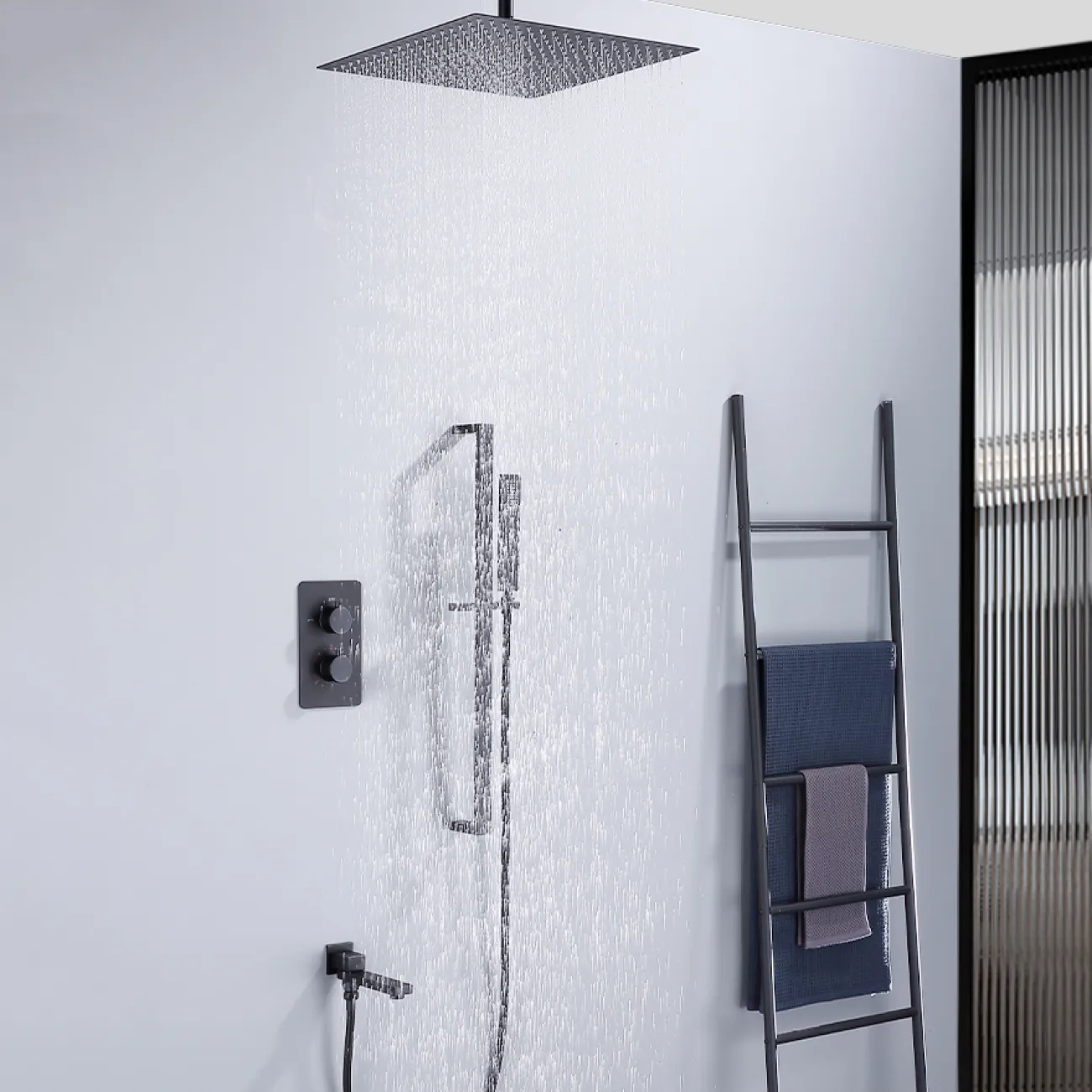 Изящный латунный смеситель с тропическим душем для ванной в Современном стиле LaLume MB21178-23