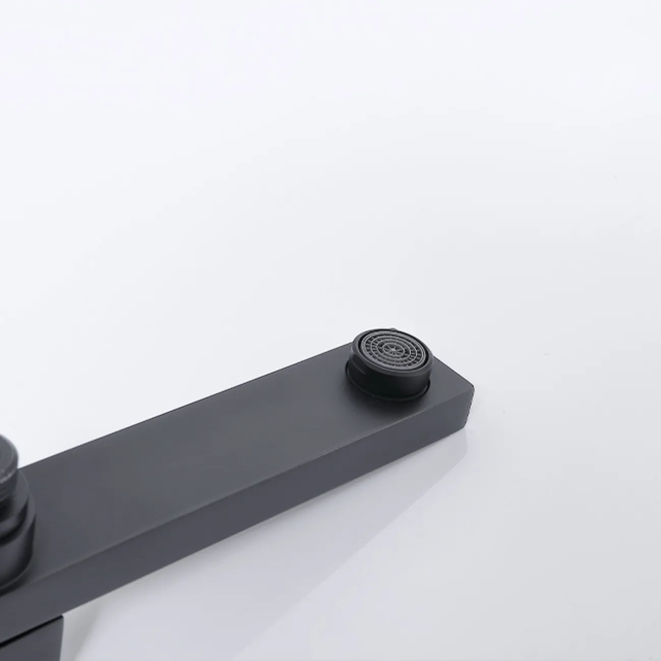 Изящный латунный смеситель с тропическим душем для ванной в Современном стиле LaLume MB21178-23