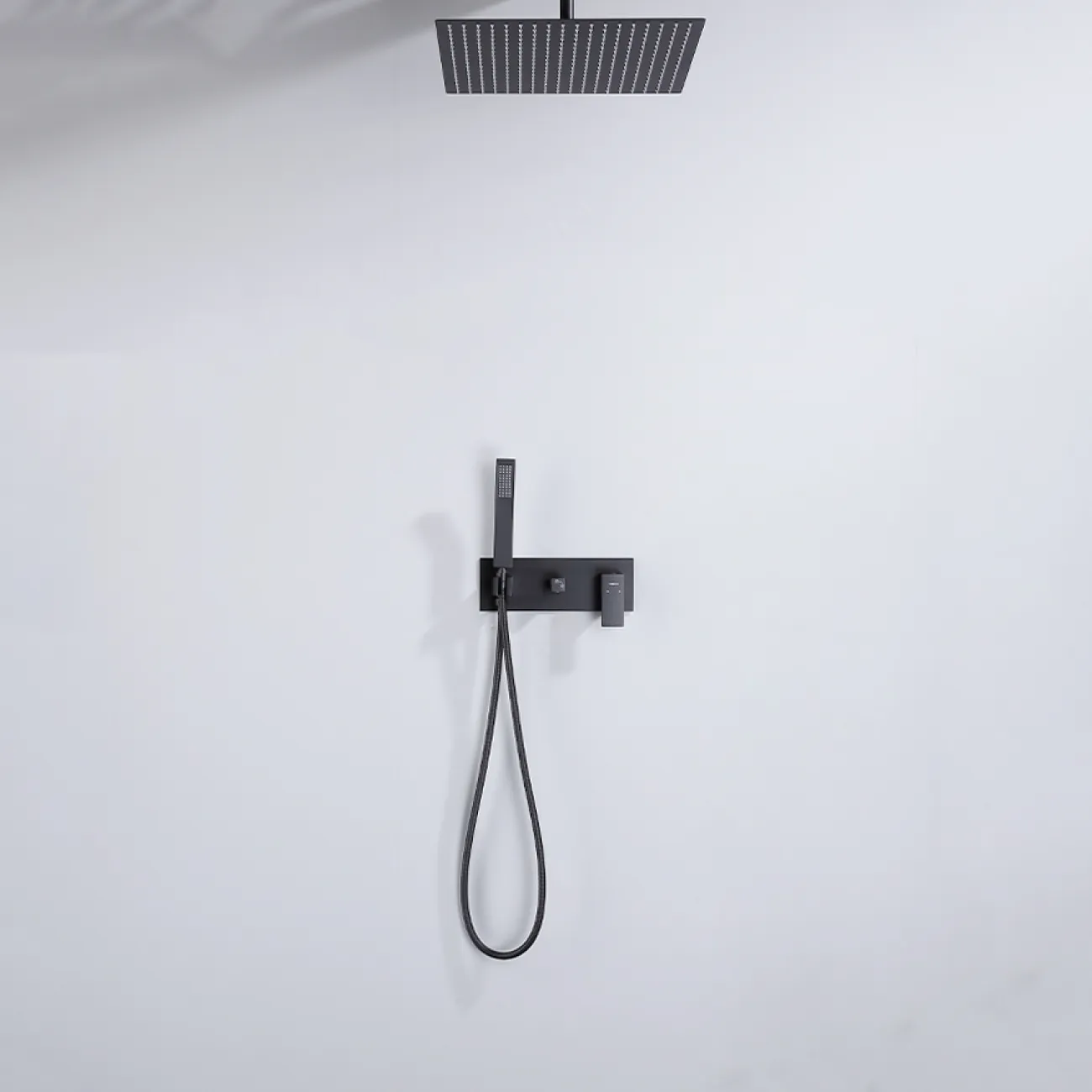 Роскошный латунный смеситель с тропическим душем для ванной в Хай-тек стиле LaLume MB21180-23